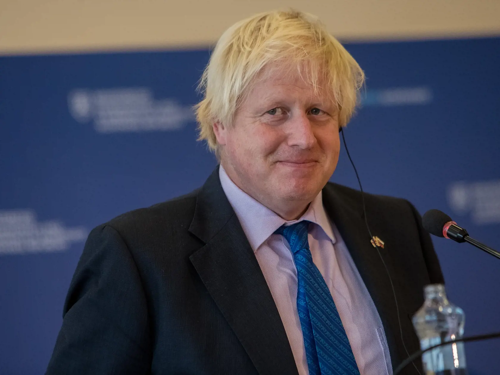 Na snimke britsky minister zahranicnych veci Boris Johnson pocas prijatia u Ivana Korcoka.