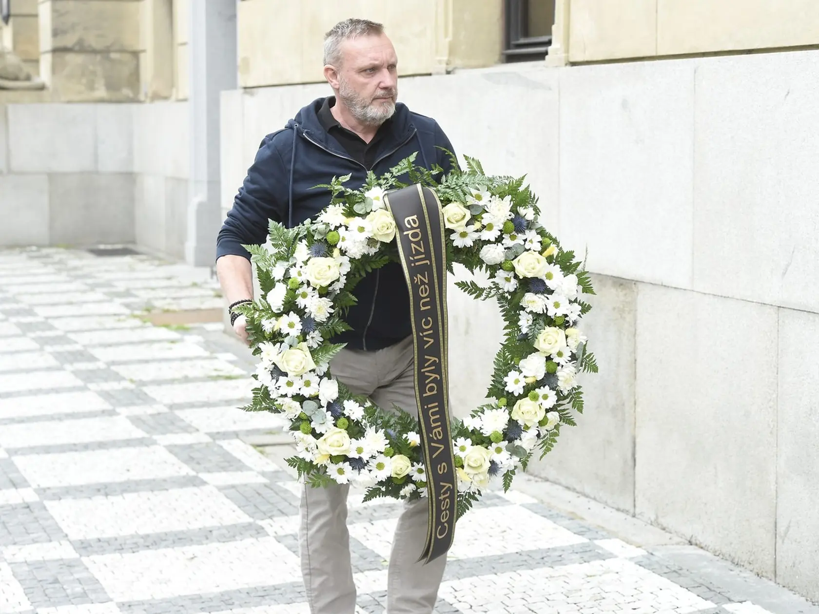 Posledná rozlúčka s Bartoškom, prípravy vrcholia.