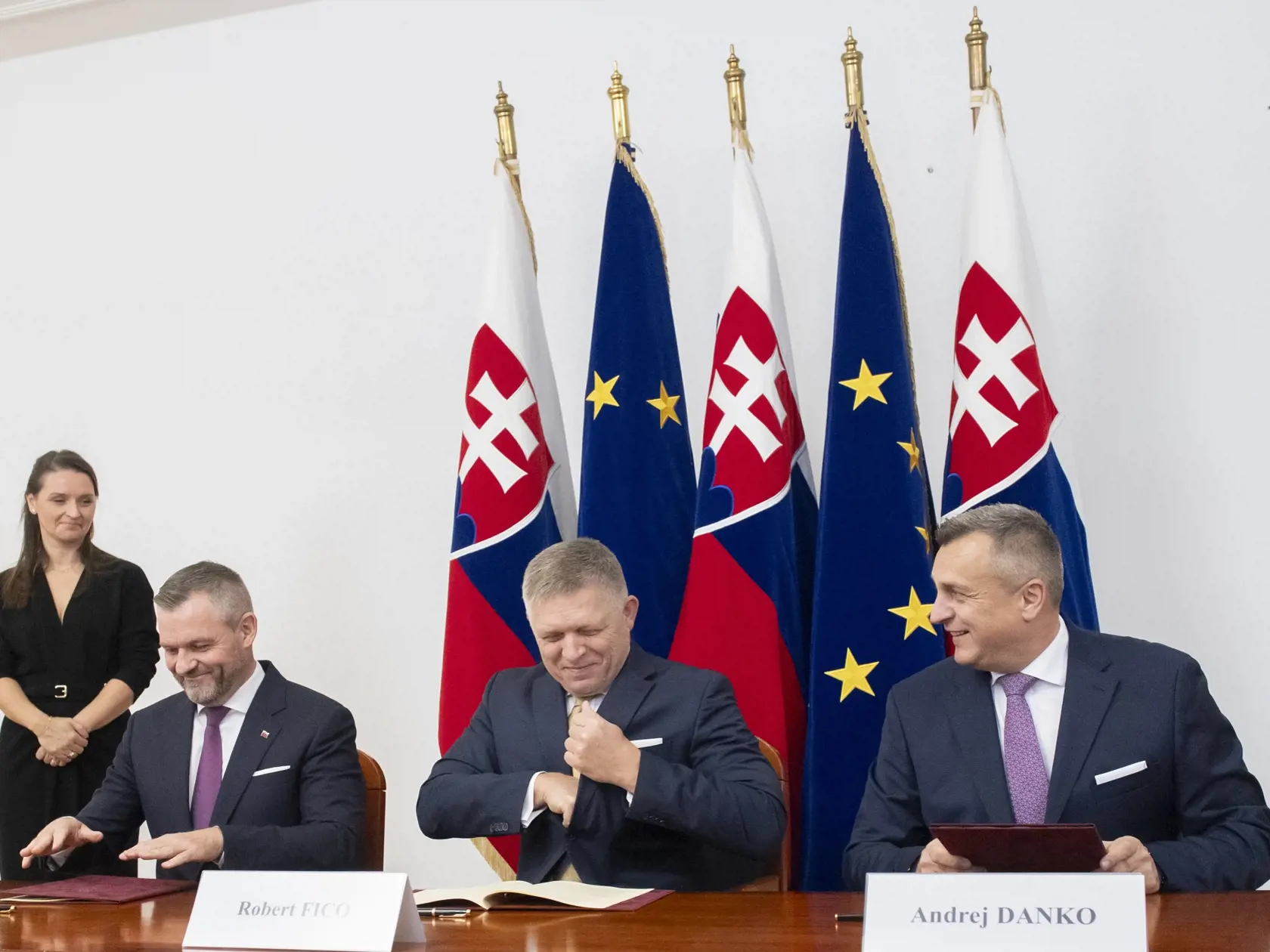 Koaličná zmluva sa podpisovala 16.10.2023. Bude sa teraz otvárať?