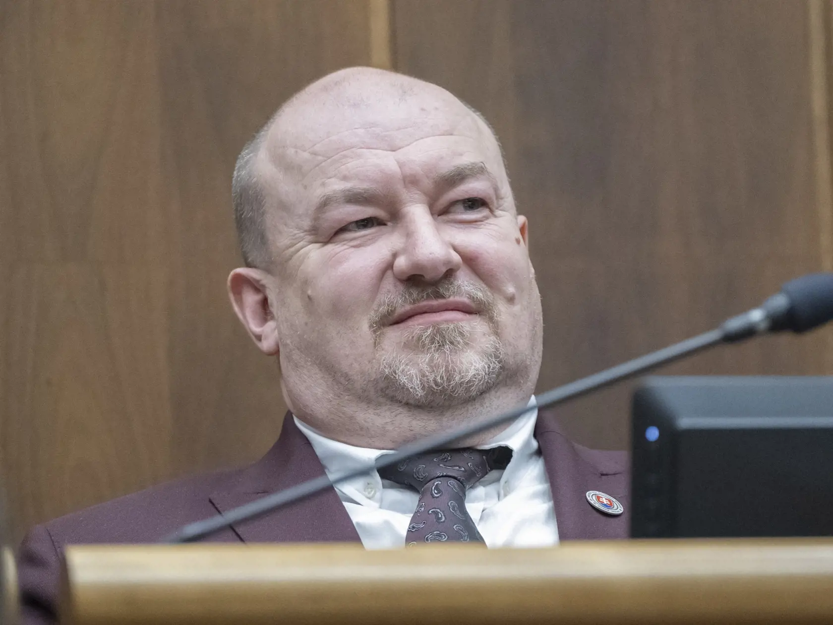 Na snímke poslanec NR SR Rudolf Huliak (SNS) počas  12. schôdze Národnej rady SR 7. mája 2024 v Bratislave. FOTO TASR - Martin Baumann