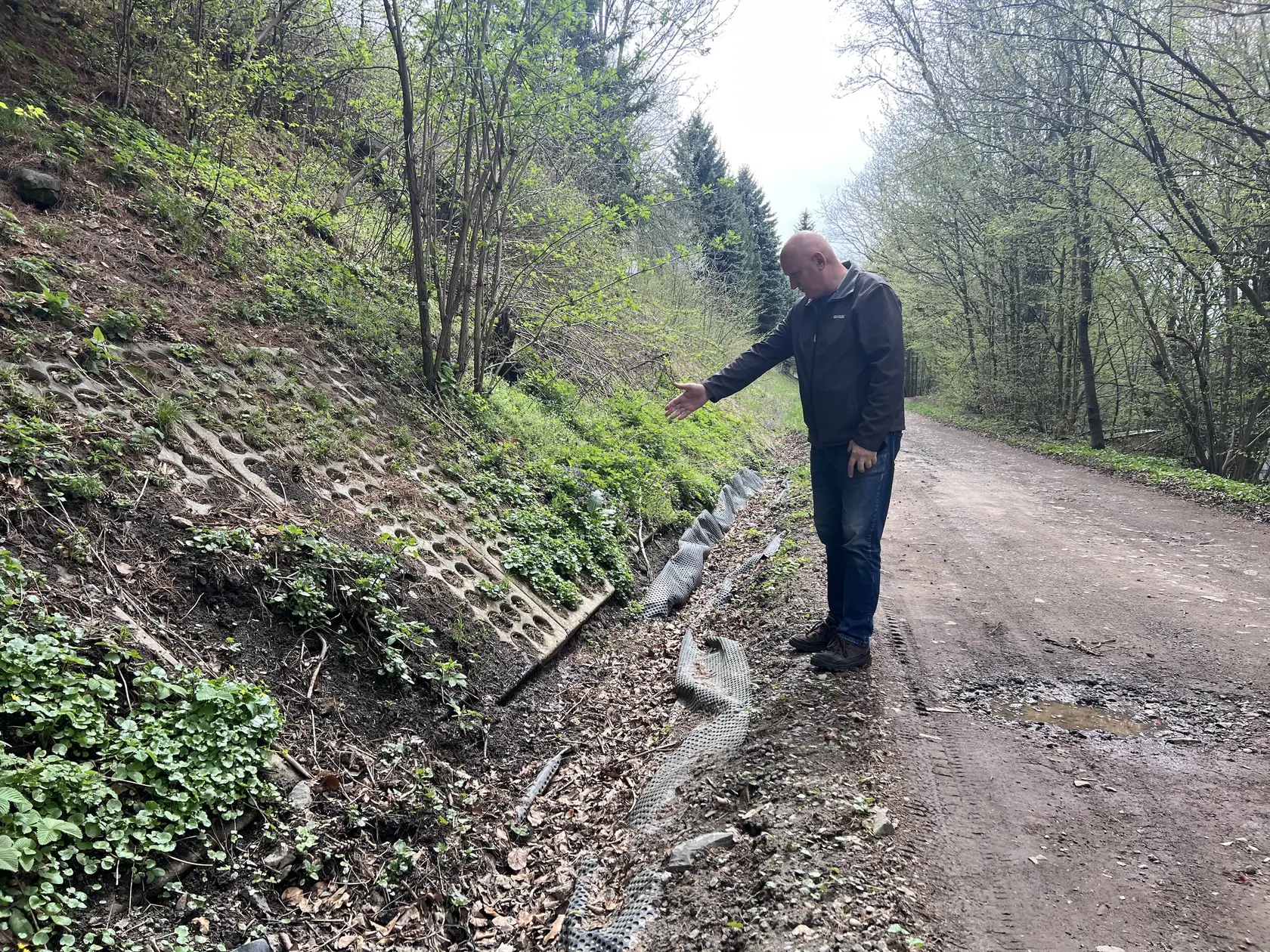 Za obzvlášť problémové označil zariadenie pre seniorov Vitalita, ktoré podľa jeho slov už minimálne desať rokov nedokáže zabezpečiť kvalitné a bezpečné zachytávanie splaškov. 