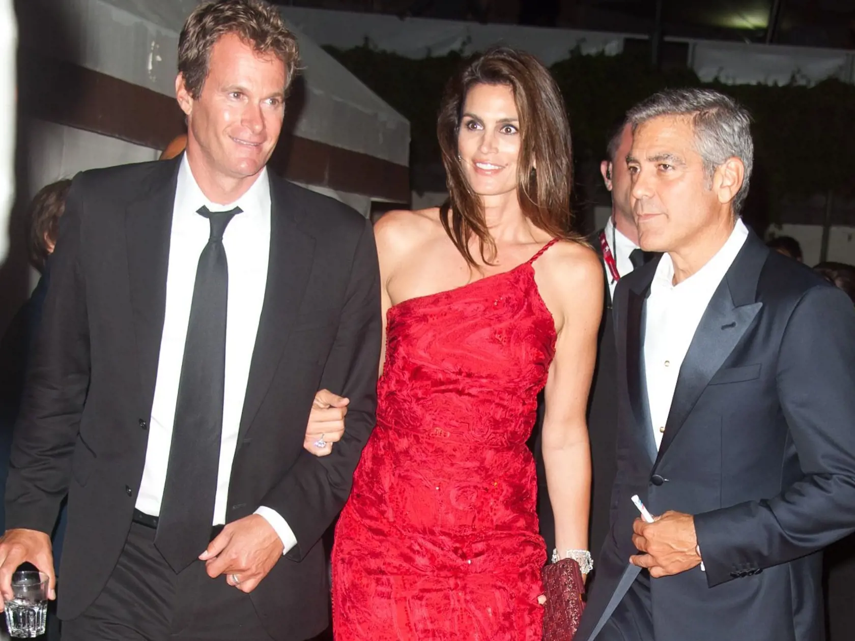 Cindy Crawford s manželom a Georgeom Clooneym.