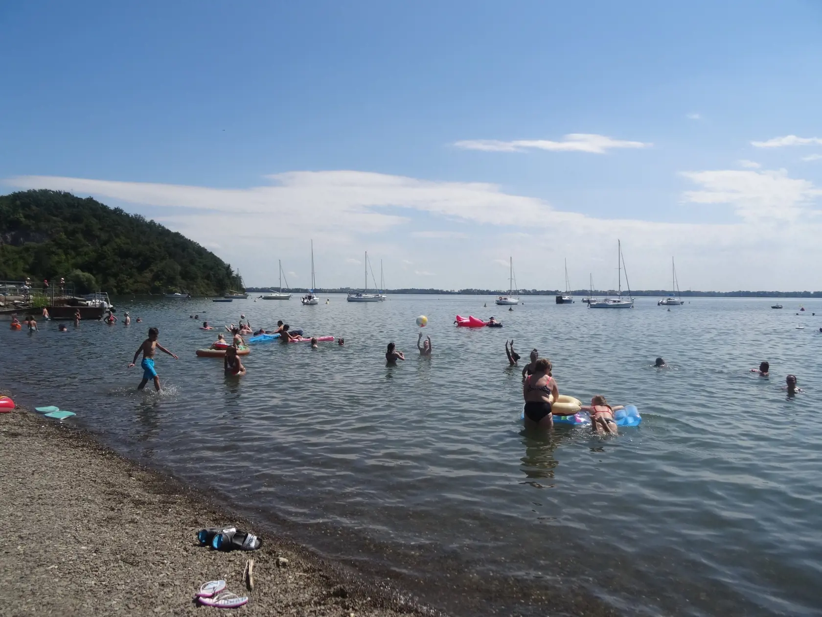V horúčavách, ktoré momentálne panujú na našom území, je voda  a kúpanie najvyhľadávanejším spôsobom oddychu a ochladenia.
