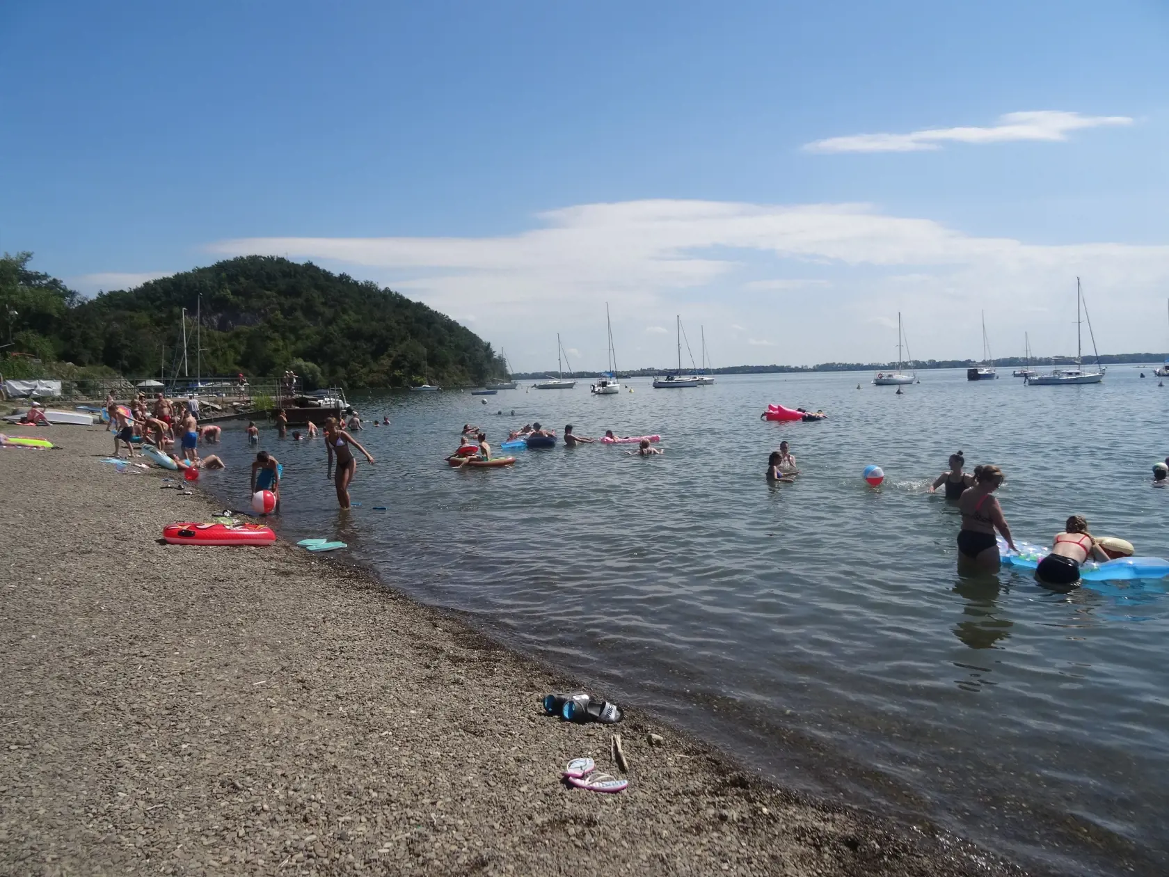 V horúčavách, ktoré momentálne panujú na našom území, je voda  a kúpanie najvyhľadávanejším spôsobom oddychu a ochladenia.