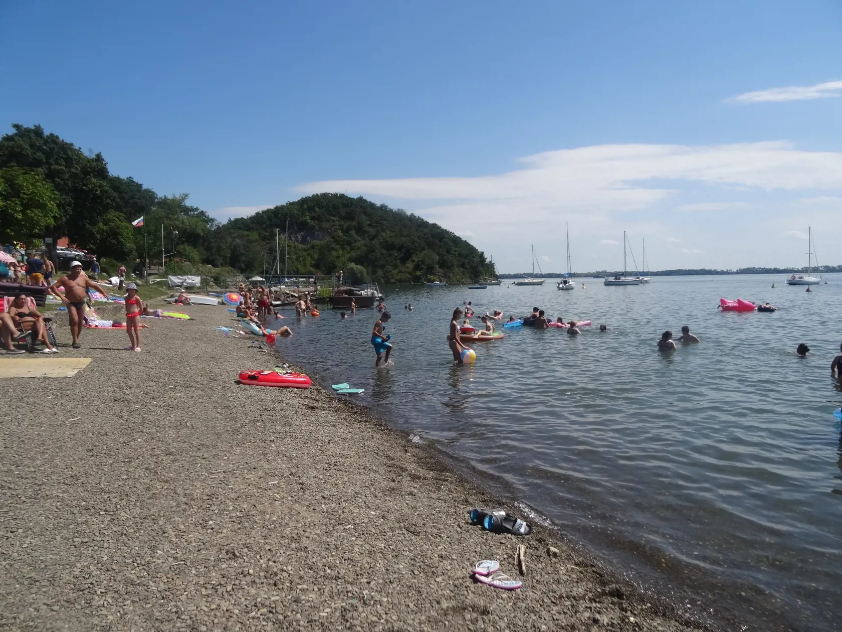 V horúčavách, ktoré momentálne panujú na našom území, je voda  a kúpanie najvyhľadávanejším spôsobom oddychu a ochladenia.