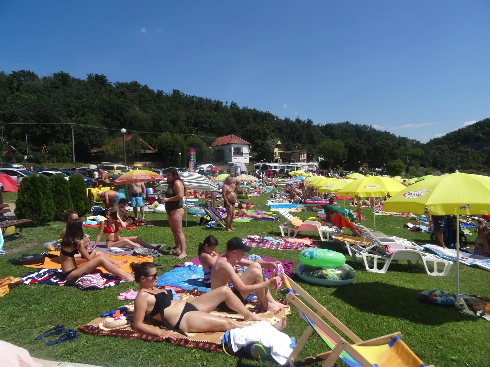 Stredisko Medvedia Hora na Zemplínskej šírave pripomínalo mravenisko. Pricestovali sem ľudia nielen z domova, ale aj  zo zahraničia - Poliaci, Maďari i Česi.