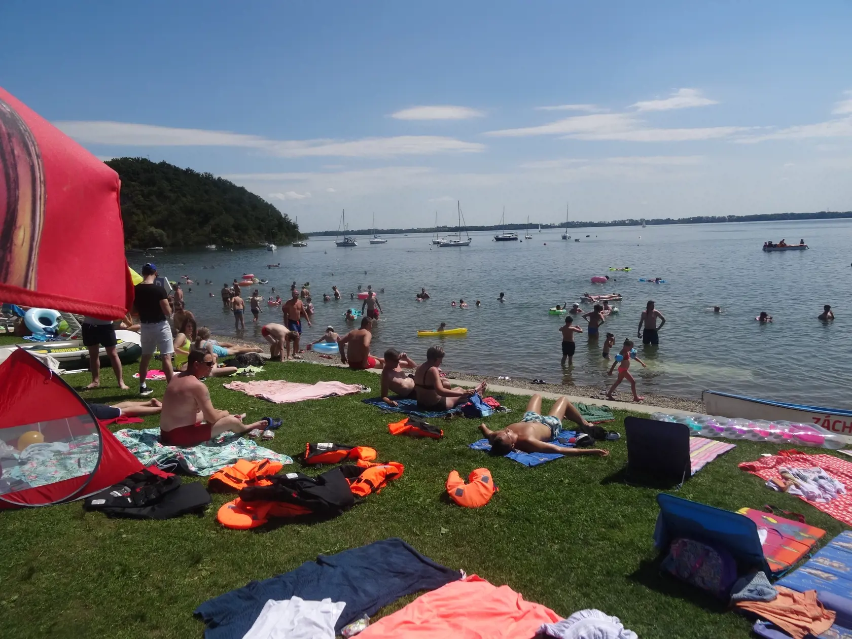 V horúčavách, ktoré momentálne panujú na našom území, je voda  a kúpanie najvyhľadávanejším spôsobom oddychu a ochladenia.