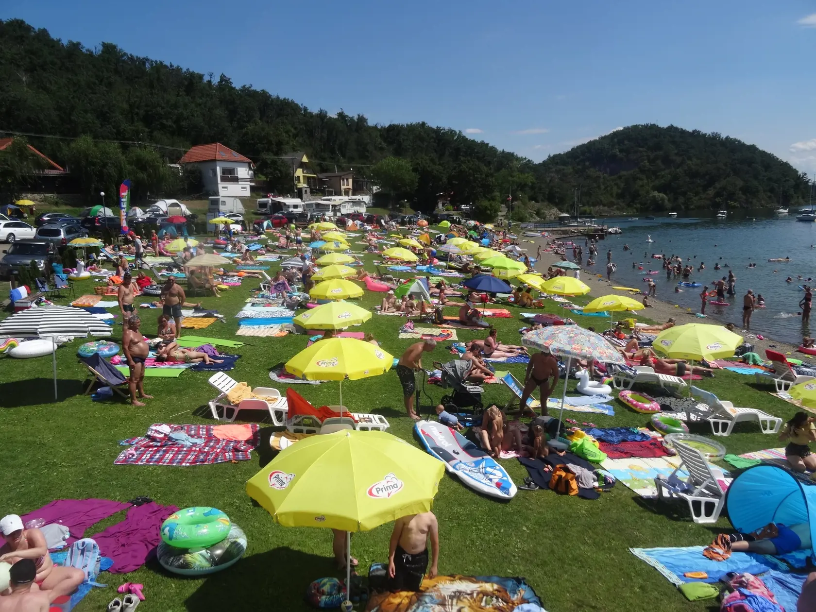 Stredisko Medvedia Hora na Zemplínskej šírave pripomínalo mravenisko. Pricestovali sem ľudia nielen z domova, ale aj  zo zahraničia - Poliaci, Maďari i Česi.