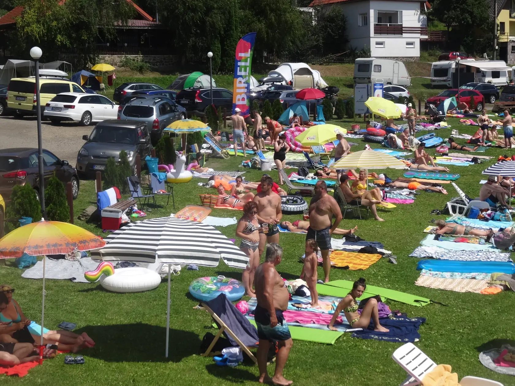 Stredisko Medvedia Hora na Zemplínskej šírave pripomínalo mravenisko. Pricestovali sem ľudia nielen z domova, ale aj  zo zahraničia - Poliaci, Maďari i Česi.