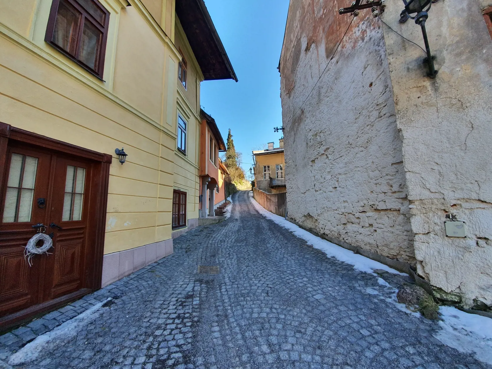 Nehnuteľnosti, ktoré vlastnil Rezeš stoja v centre Banskej Štiavnice.