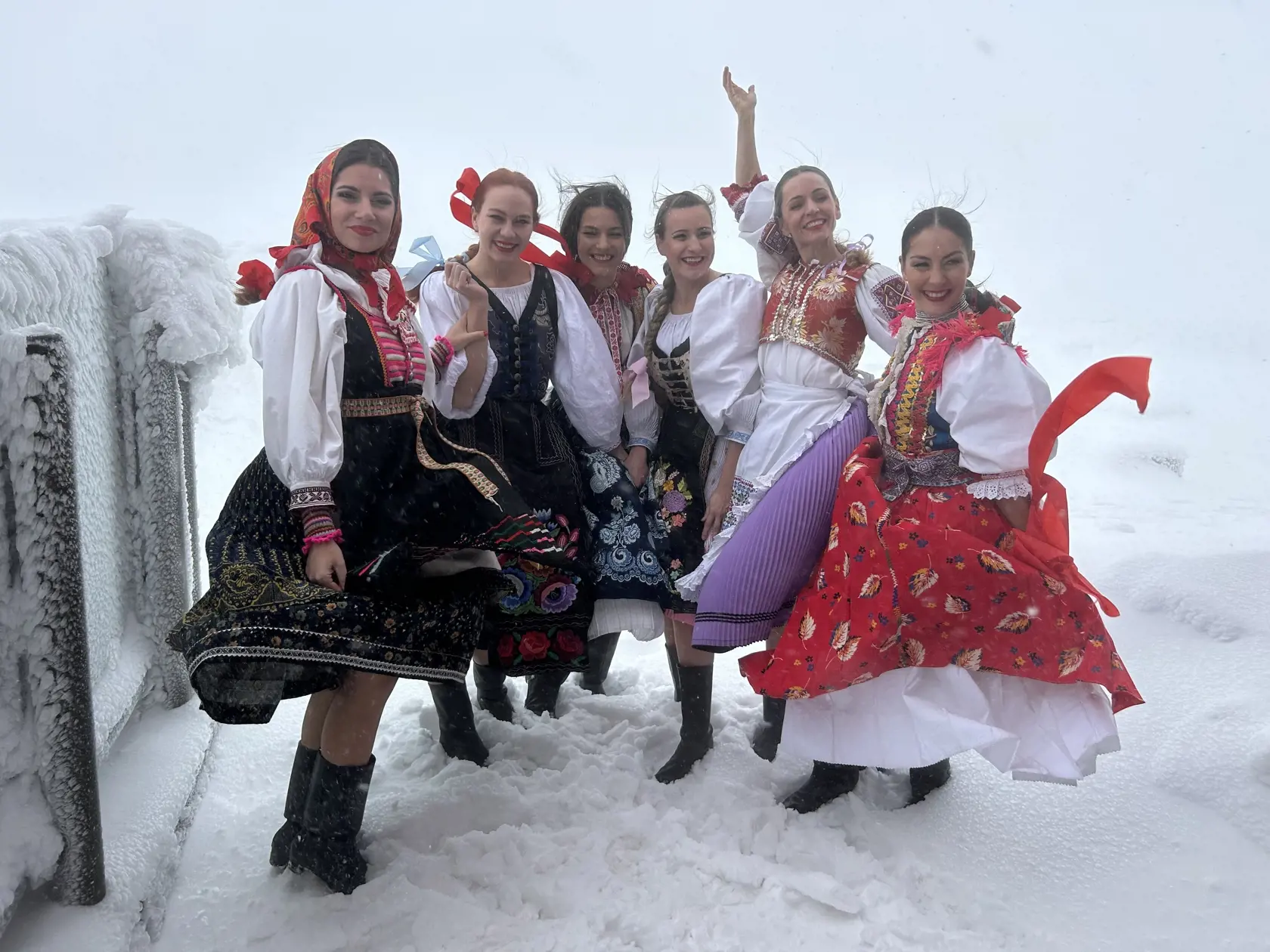 Zimnú sezónu na Chopku otvorili modelky v krojoch.