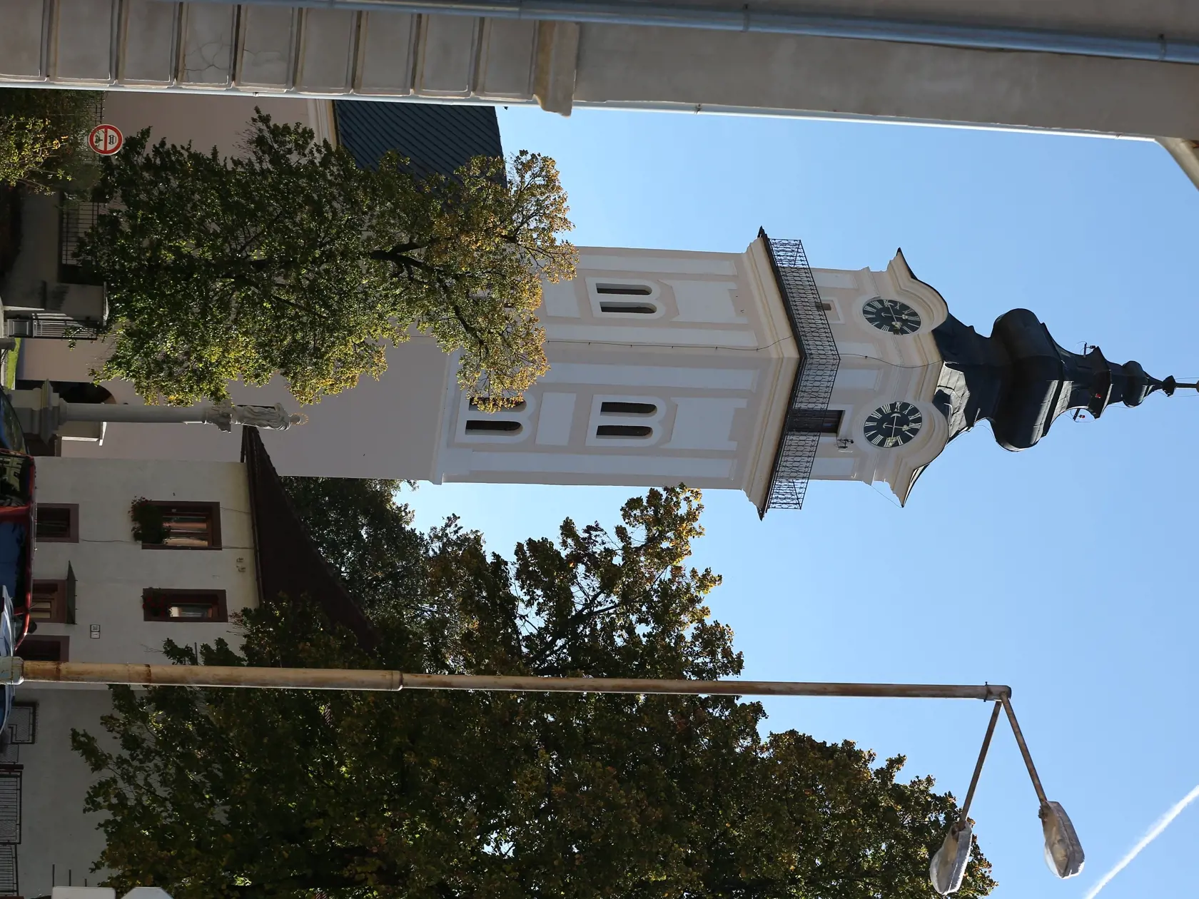 Poprad sa zahalil do smútku. Rodina a najbližší sa prišli naposledy rozlúčiť s milovanou Broňkou, ktorá tragicky zahynula vinou opitého vodiča. Zábery, z ktorých trhá srdce.