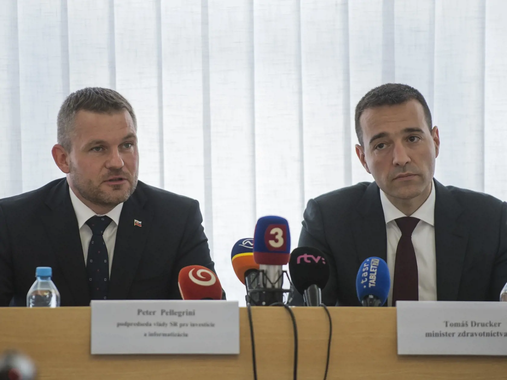 O podmienkach získania peňazí z eurofondov informovali Tomáš Drucker a Peter Pellegrini.
