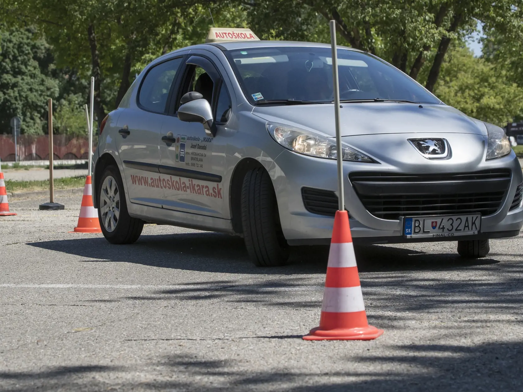 Autoškola musí mať certifikované cvičisko alebo zabezpečiť náhradnú plochu.