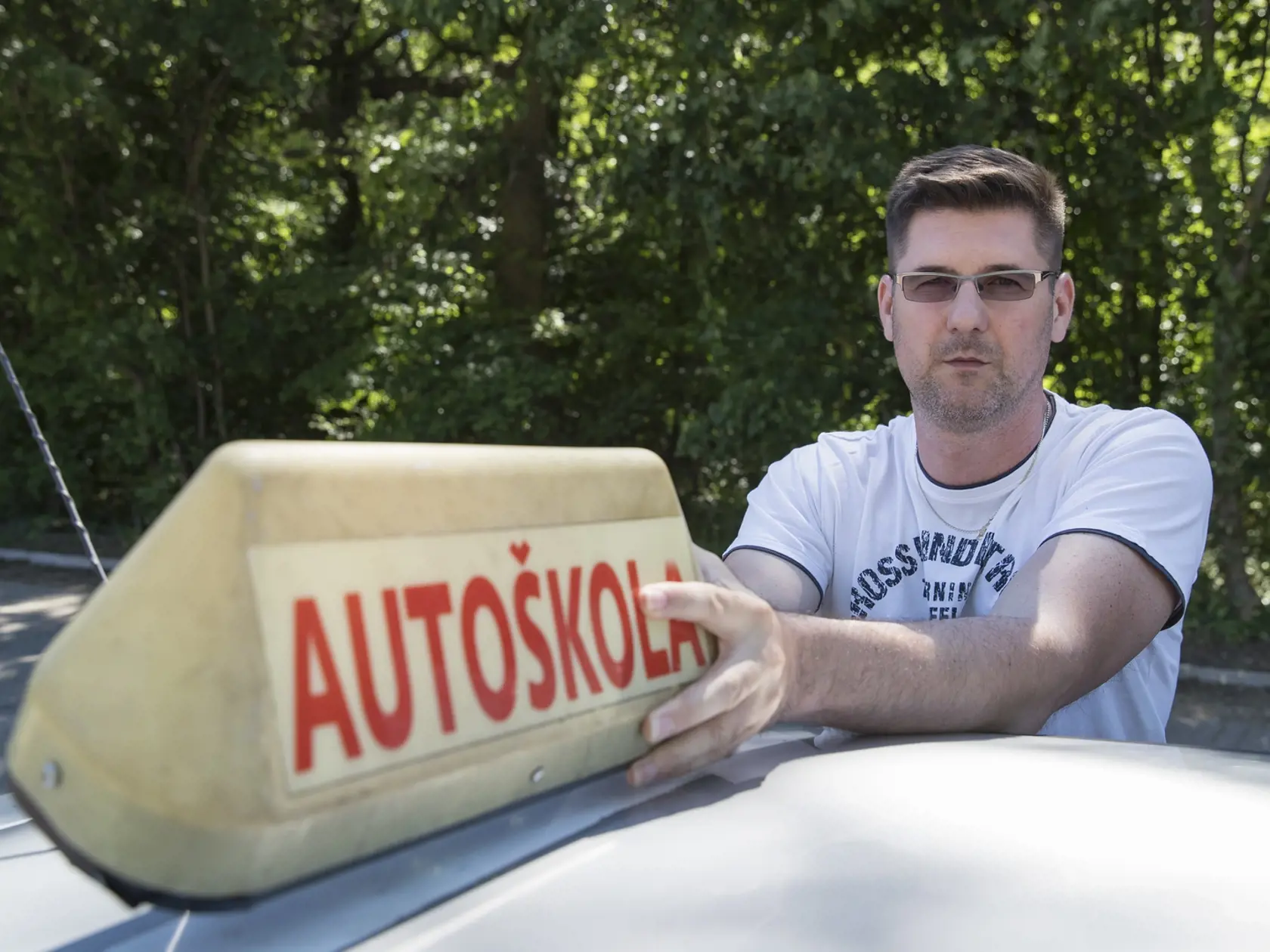 Majiteľ autoškoly Jozef Danadaj hovorí, že klepnúť po prstoch nepoctivým podnikateľom sa dalo aj inak.
