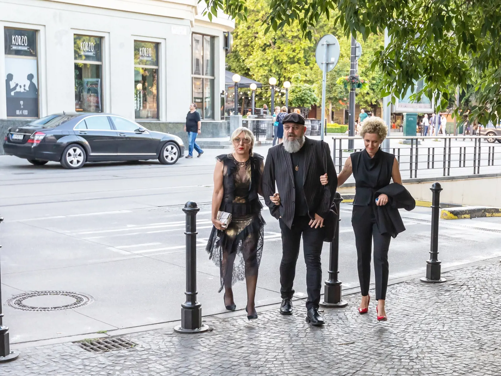 V Bratislavskej redute sa konalo odovzdávanie ocenení Slovenka roka. Na snímke je vdova Katarína Žbirková, Rado Mešša a speváčka Martha. 