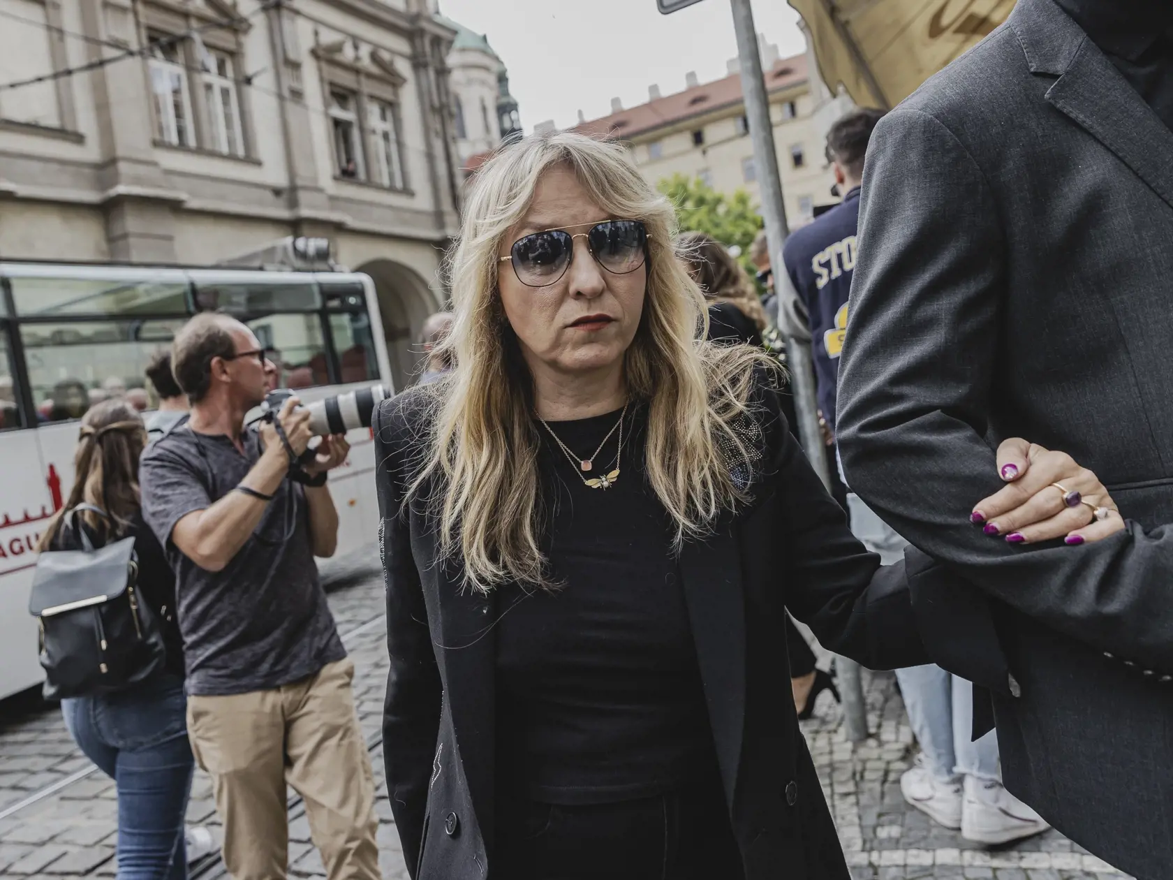 V pražskom kostole svatého Tomáše na Malé Straně sa konala súkromná zádušná omša za zosnulú česká speváčku Hanu Zagorovú. Zúčastnili sa jej členovia rodiny, najbližsí priatelia a kolegovia. Na snímke Kateřina Žbirková.
