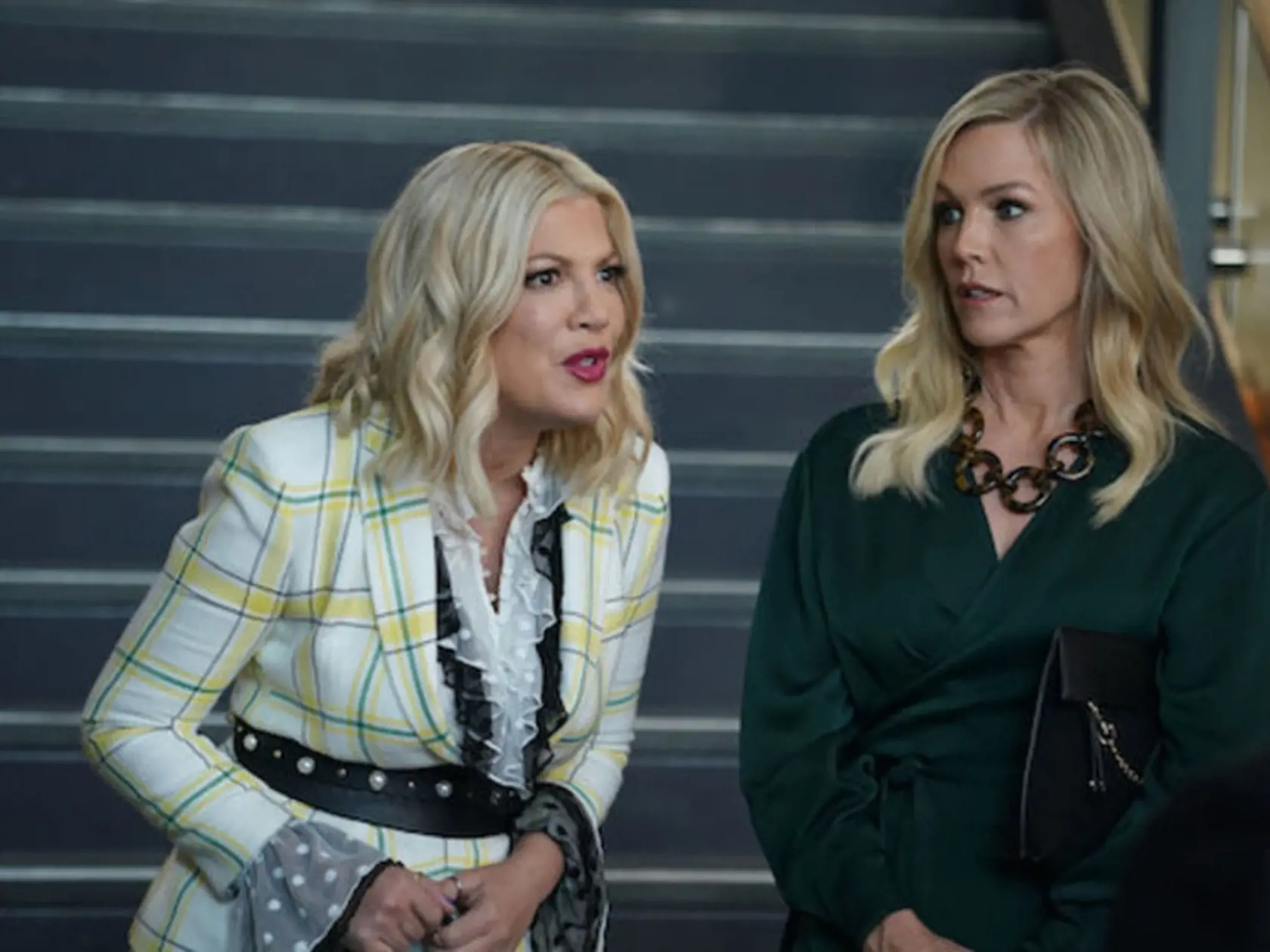 Vľavo Tori Spelling, vpravo Jennie Garth