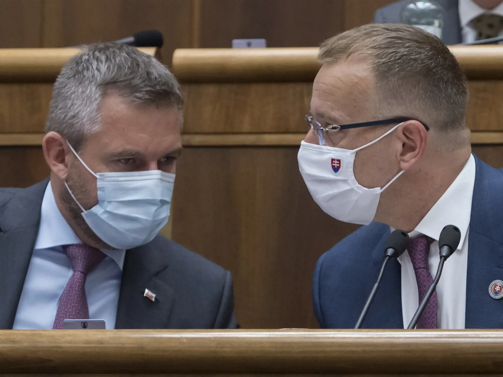 Na snímke je sprava predseda Národnej rady (NR) SR Boris Kollár (Sme rodina) a podpredseda parlamentu Peter Pellegrini (nezaradený) počas rokovania 9. schôdze parlamentu.