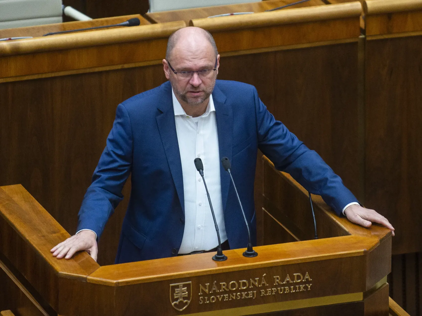 Na snímke je minister hospodárstva SR Richard Sulík (SaS) počas rokovania 9. schôdze NR SR.