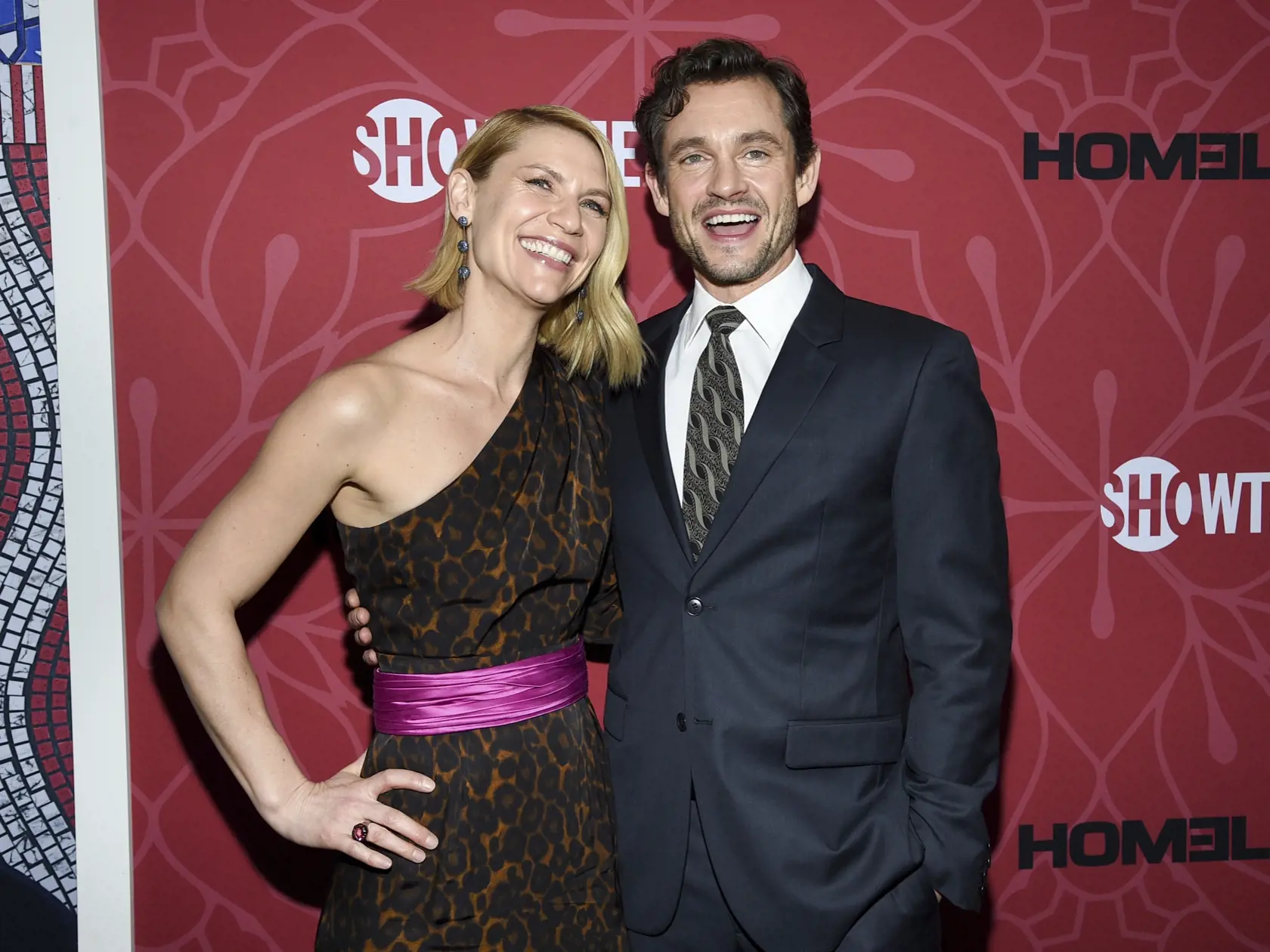 EBE 24 New York - Na snímke zľava americká herečka Claire Danesová (agentka CIA Carrie Mathisonová) a jej partner a britský herec Hugh Dancy prichádzajú na premiéru záverečnej ôsmej série televízneho seriálu Homeland (Zradca) v New Yorku v noci na 5. februára 2020. FOTO TASR/AP
Actors Claire Danes, left, and Hugh Dancy attend Showtime's "Homeland" eighth and final season premiere at the Museum of Modern Art on Tuesday, Feb. 4, 2020, in New York. (Photo by Evan Agostini/Invision/AP)