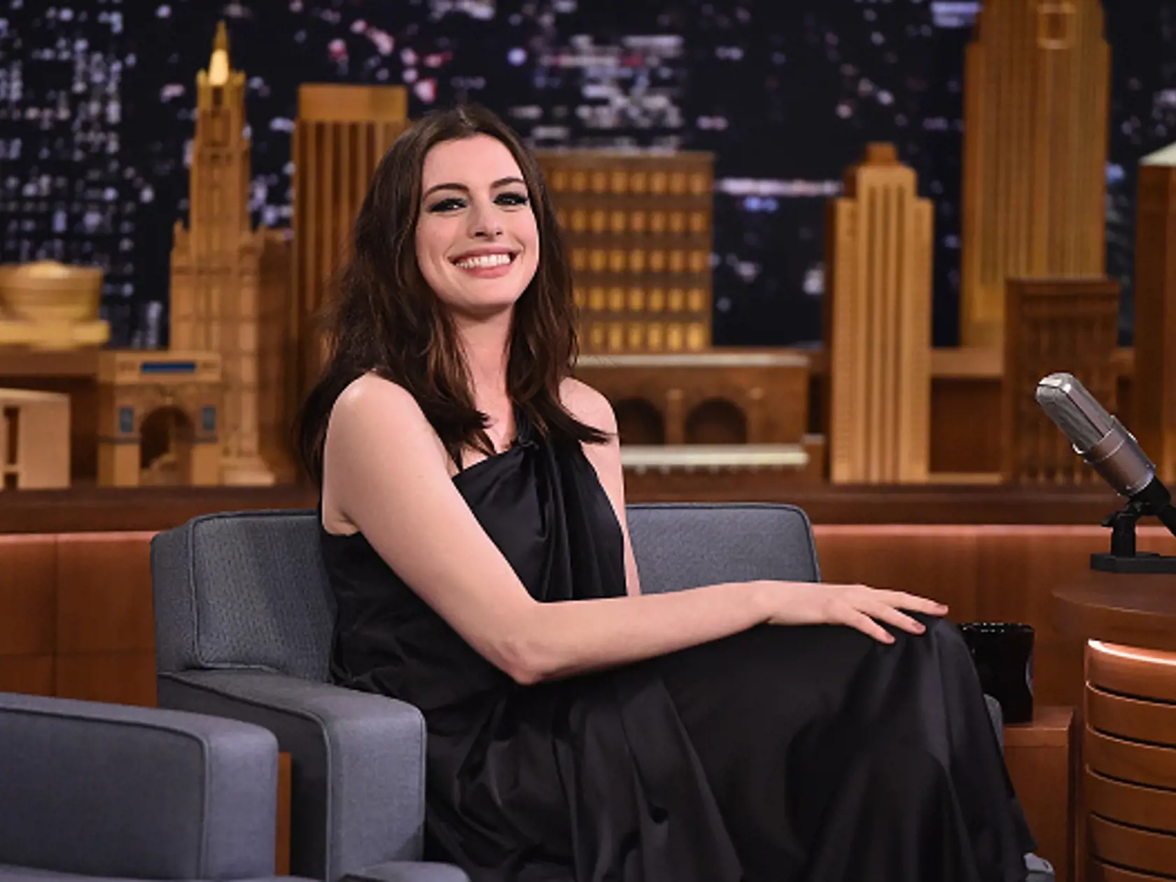 NEW YORK, NY - APRIL 17:  Anne Hathaway Visits "The Tonight Show Starring Jimmy Fallon" at Rockefeller Center on April 17, 2017 in New York City.  (Photo by Theo Wargo/Getty Images for NBC)