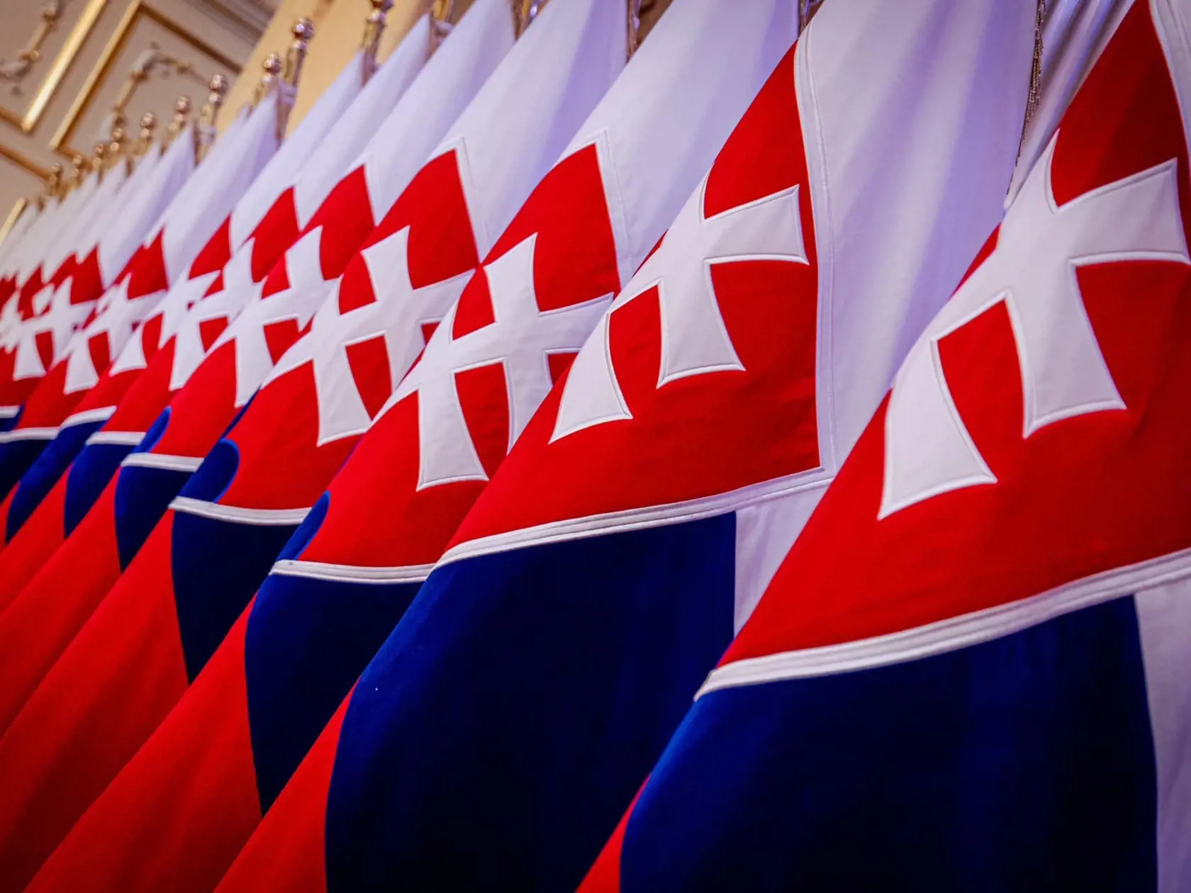 Prípravy na inauguráciu sú v plnom prúde. Oznámil to na sociálnej sieti Peter Pellegrini. Oficiálny program sa začne v sobotu o 11:00 a Slováci ho budú môcť sledovať v priamom prenose na RTVS. 