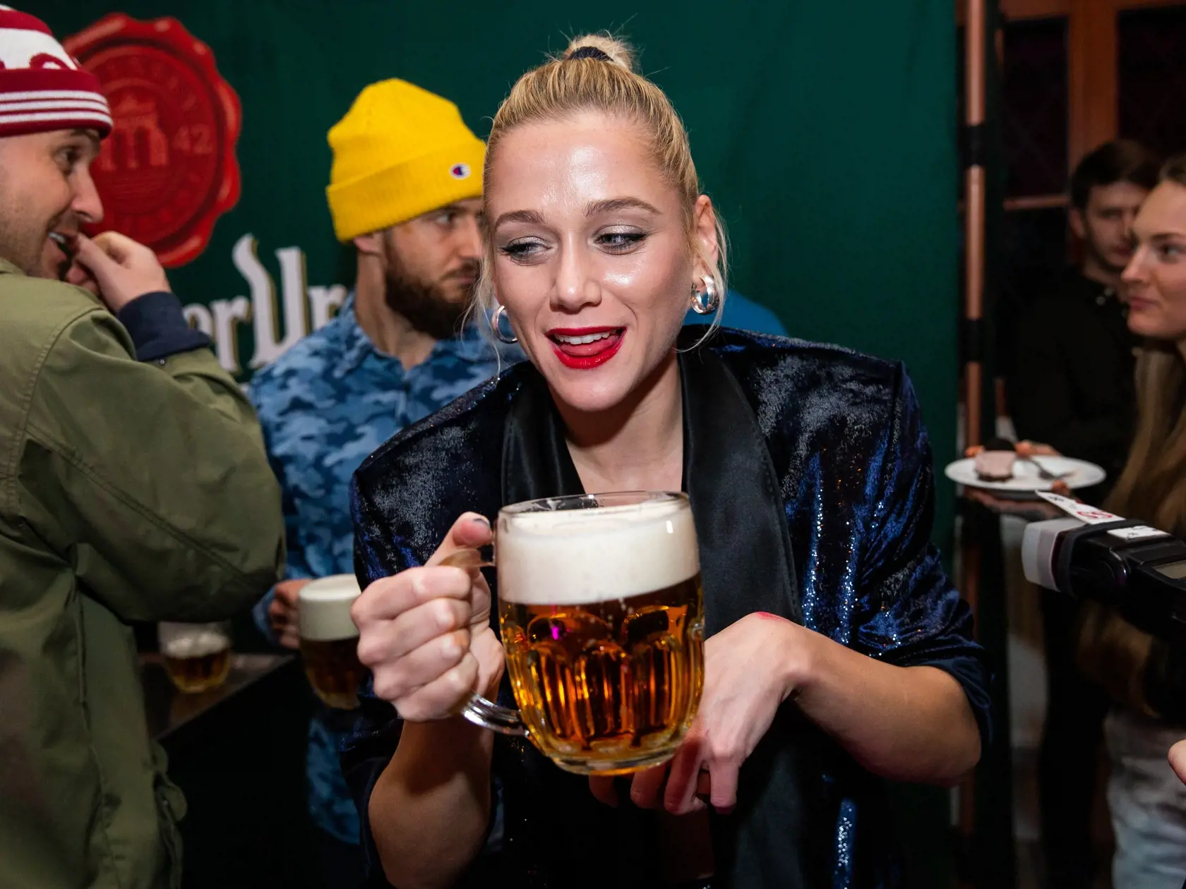 Speváčka Emma Drobná (25) zorganizovala pre priateľov veľkú párty. A milovníci pivka si tam prišli skutočne na svoje.