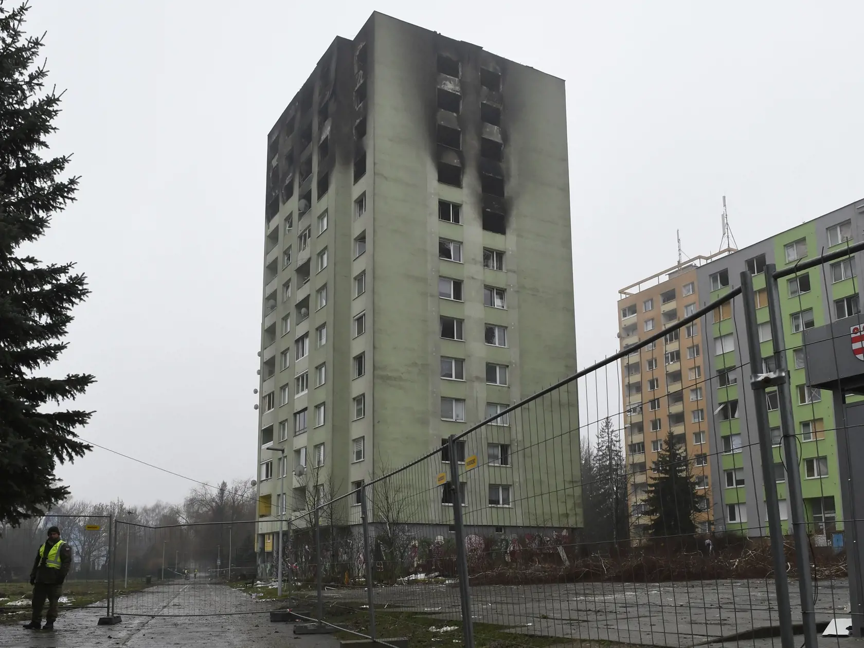 V bytovke smrti pri piatkovom výbuchu zomrelo 7 ľudí. Jedna žena je stále nezvestná.