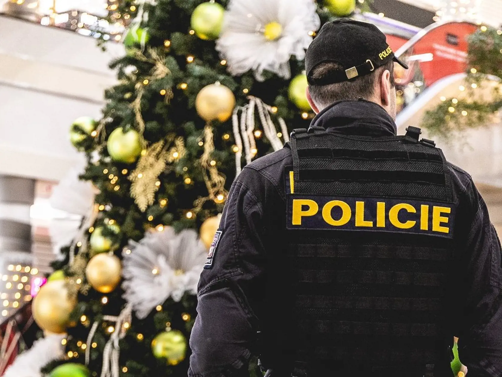 Zo školy v centre Prahy hlásili streľbu, na mieste sú mŕtvi aj zranení ľudia. Na mieste zasahuje polícia a mieria tam všetky zložky integrovaného záchranného systému (Ilustračné foto).