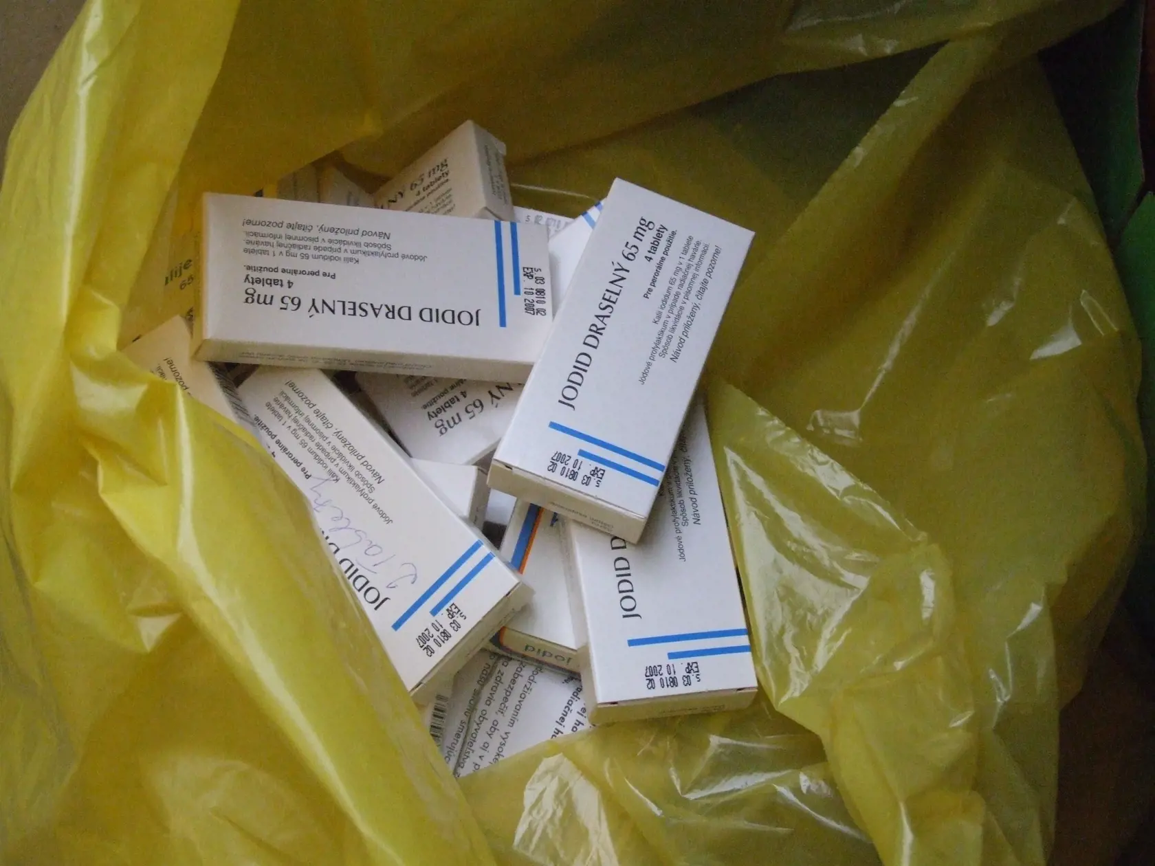 Jódové tabletky sa rozdávali zadarmo ľuďom, ktorí žili v blízkosti jadrových elektrární.