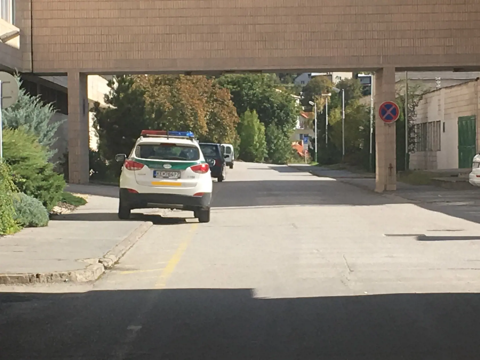 Vraha Milana strážia zasa neustále policajti po operácii v nemocnici v Rožňave.