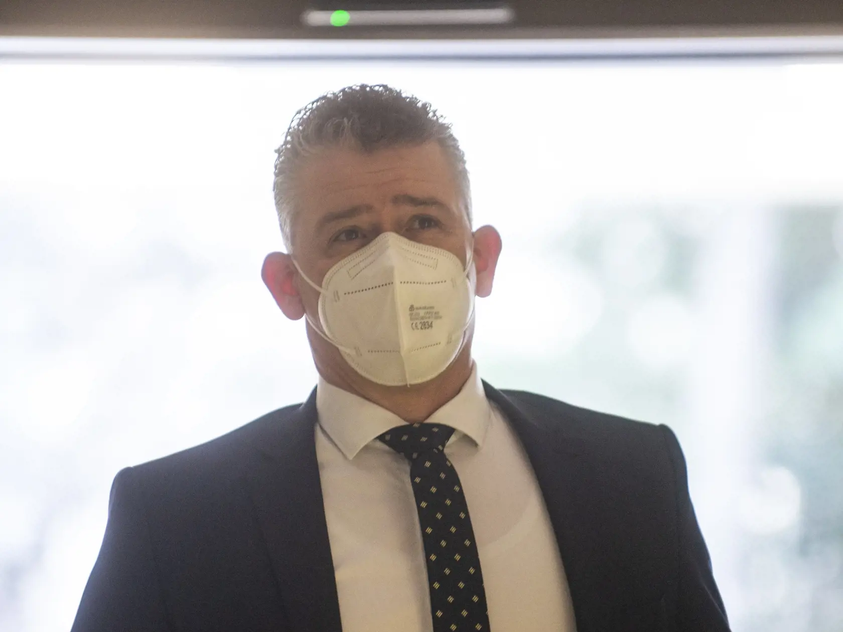Na snímke minister vnútra SR Roman Mikulec prichádza na 86. rokovanie vlády 24. marca 2021 v Bratislave. FOTO TASR – Jakub Kotian