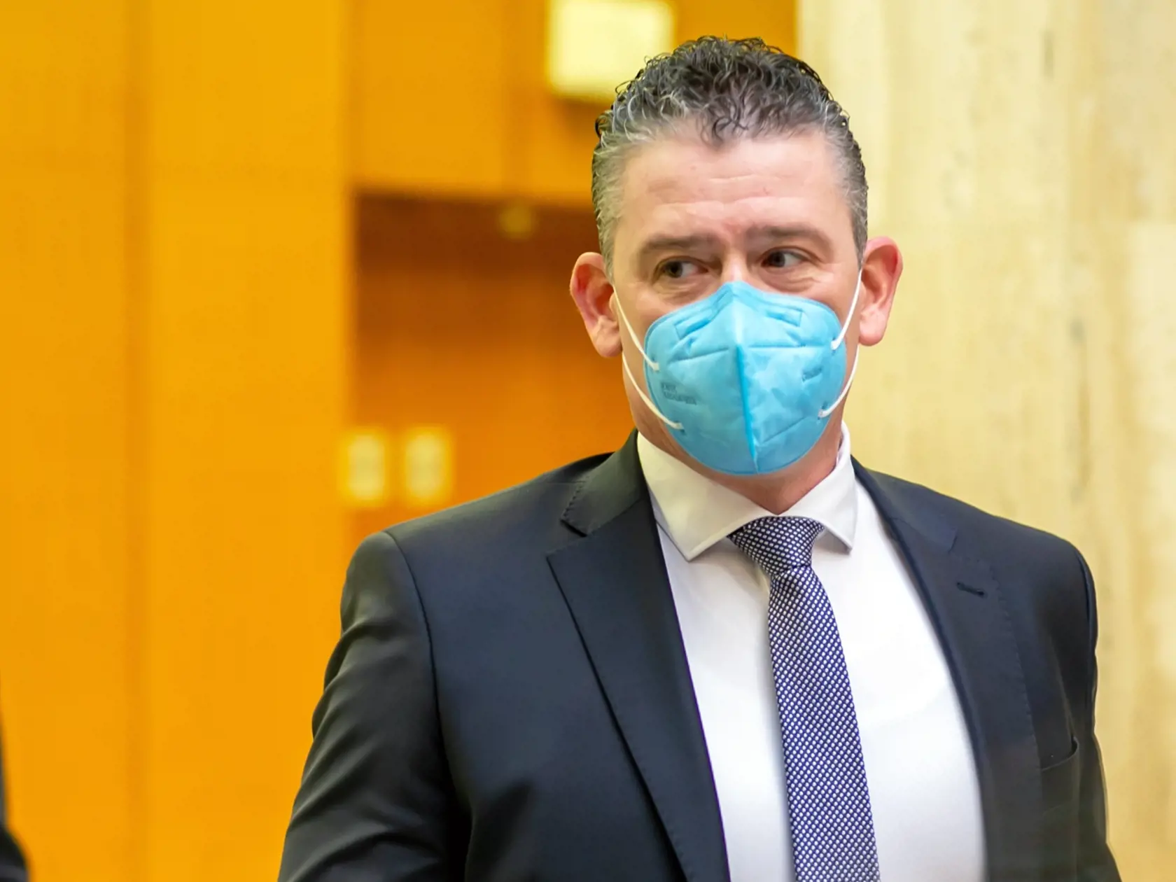 Na snímke sú príchody ministrov na 1. zasadanie vlády pod vedením premiéra Eduarda Hegera. 