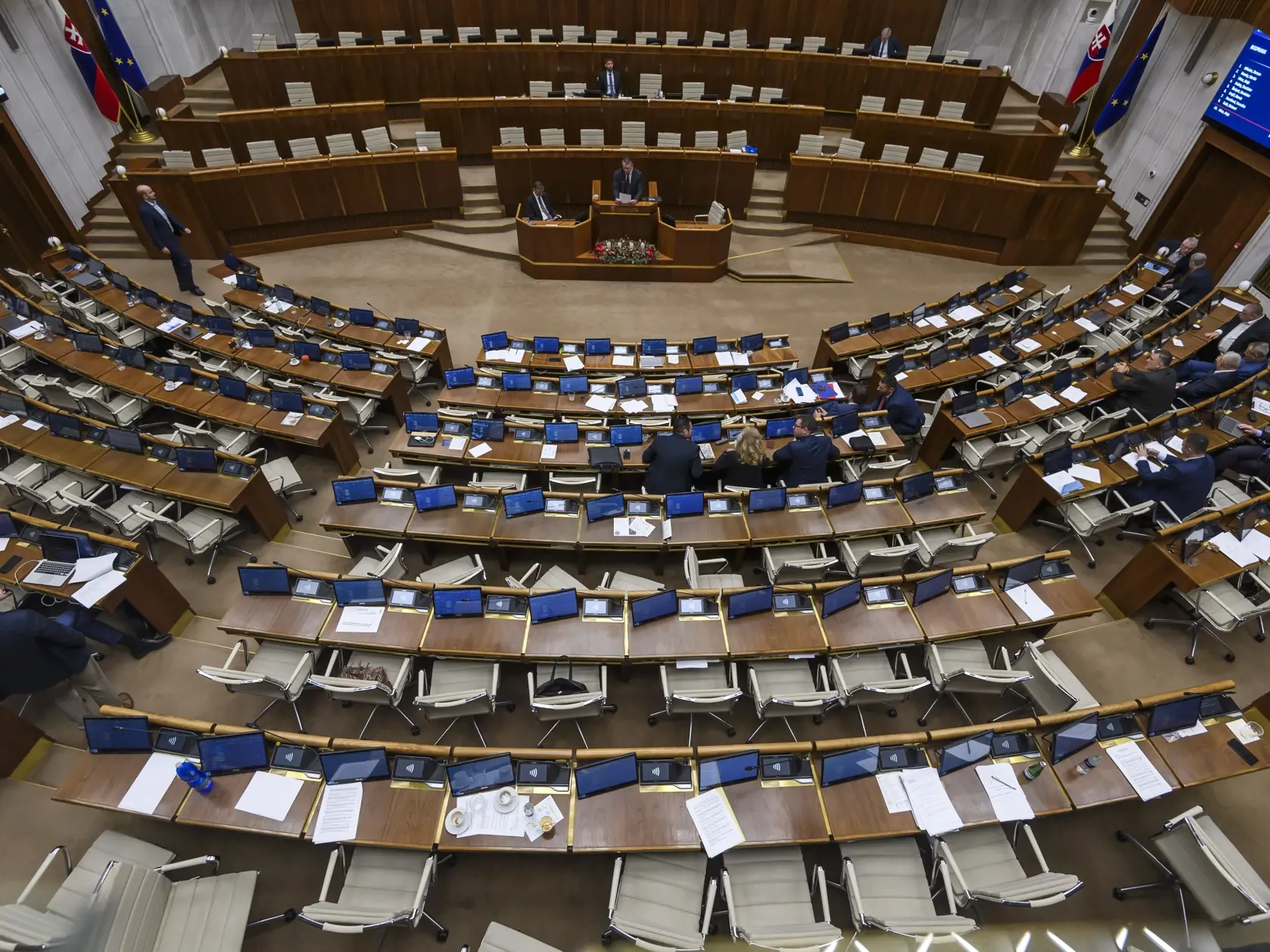Na snímke plínum počas pokračujúcej rozpravy k návrhu štátneho rozpočtu na 6. schoôdzi parlamentu v Bratislave 21. decembra 2023.