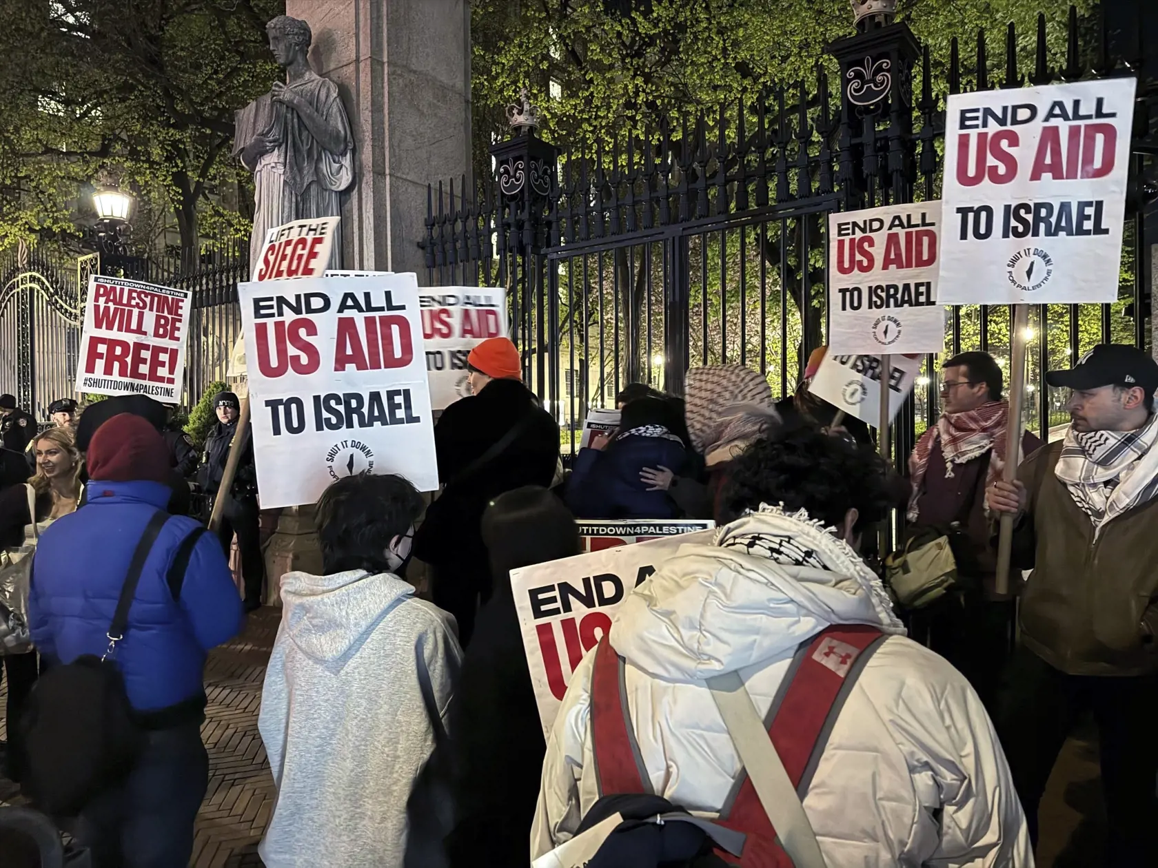 Propalestínsky protest pred Kolumbijskou univerzitou v New Yorku
