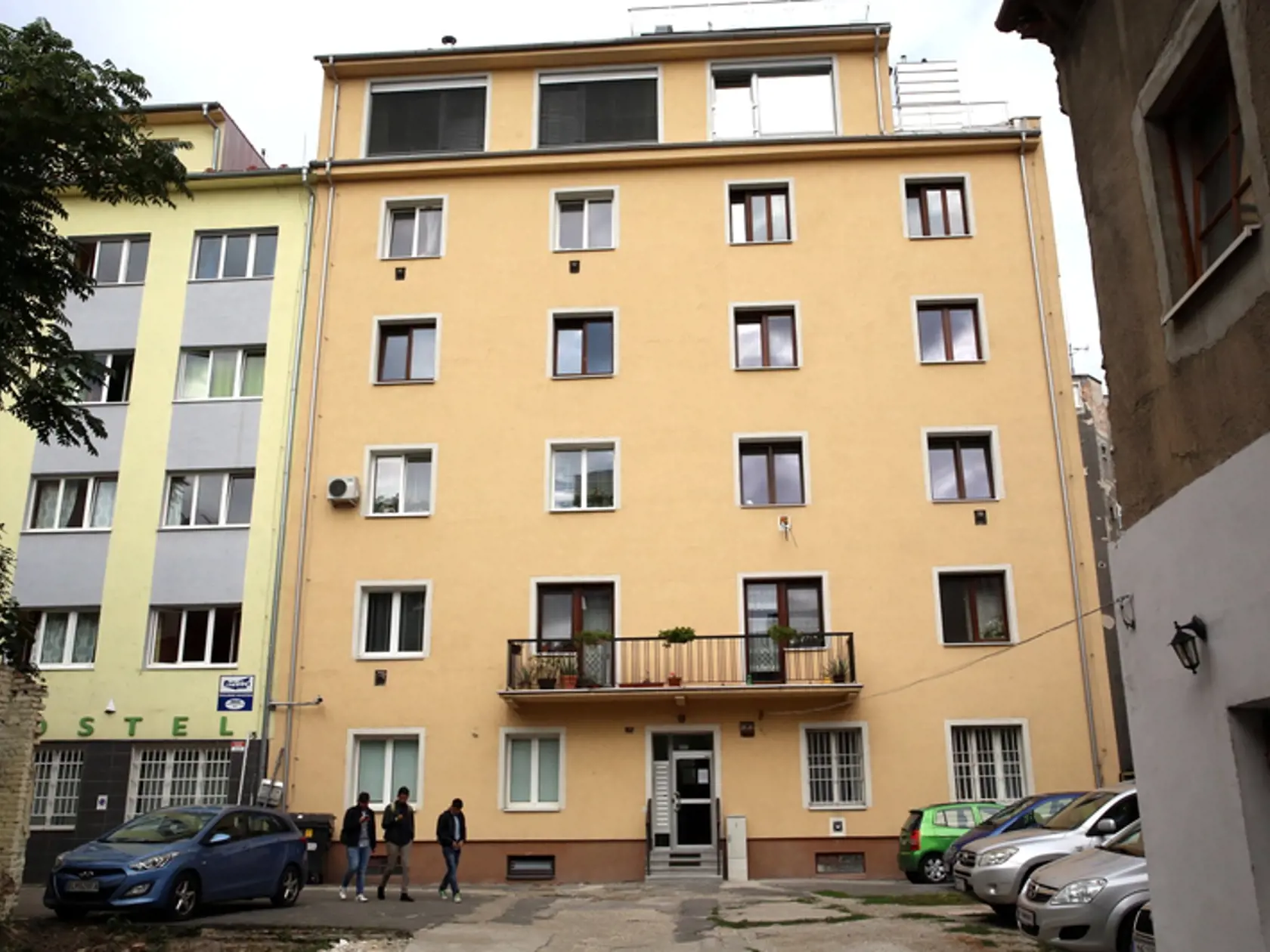 Na električkovej trati sa už pracuje.