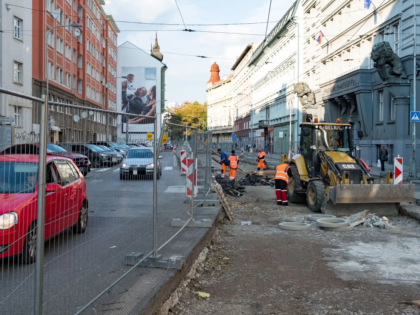 Na električkovej trati sa už pracuje.
