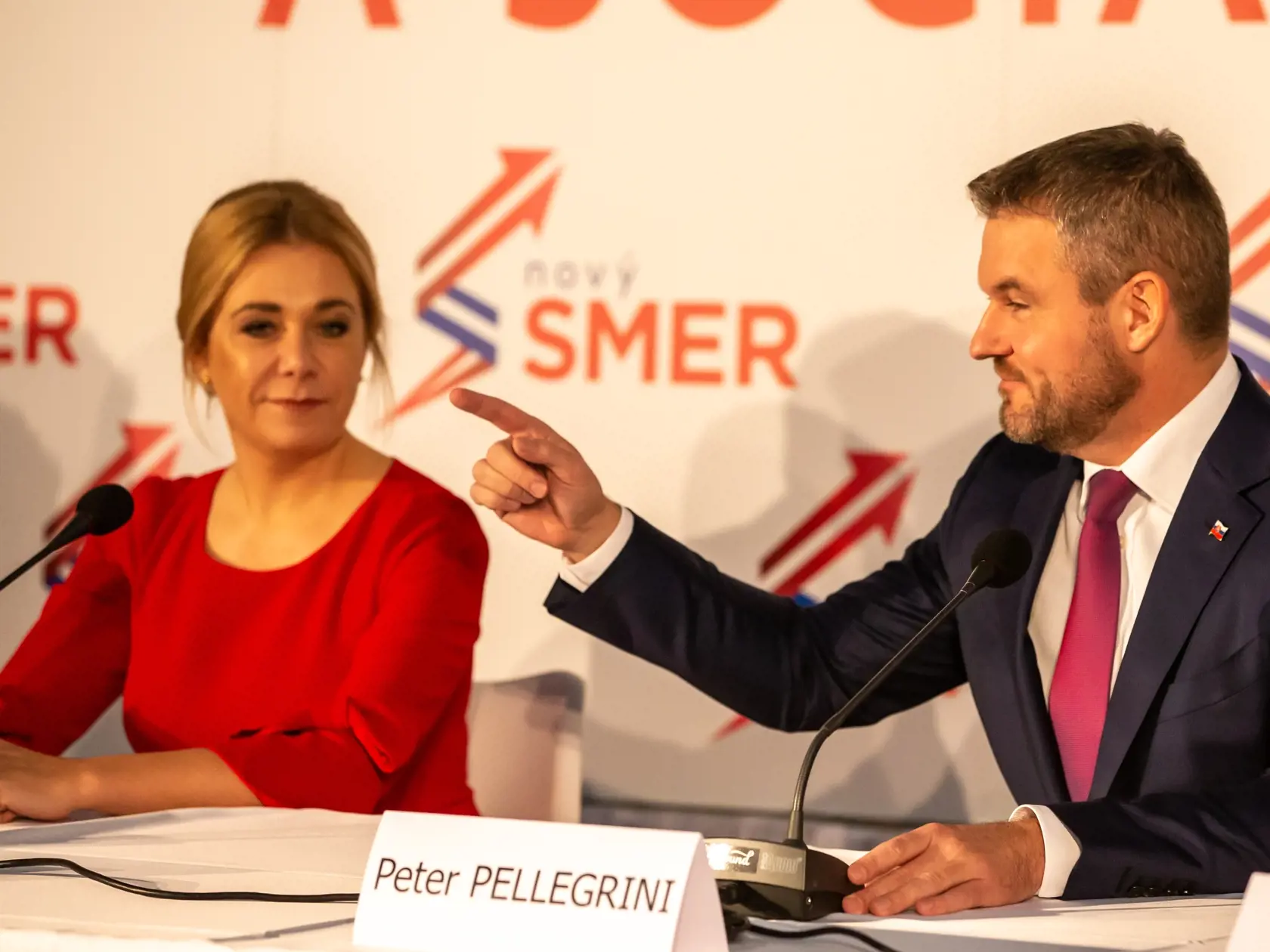 Na snímke je slávnostný snem strany Smer pri príležitosti 20. výročia v Bratislave. 