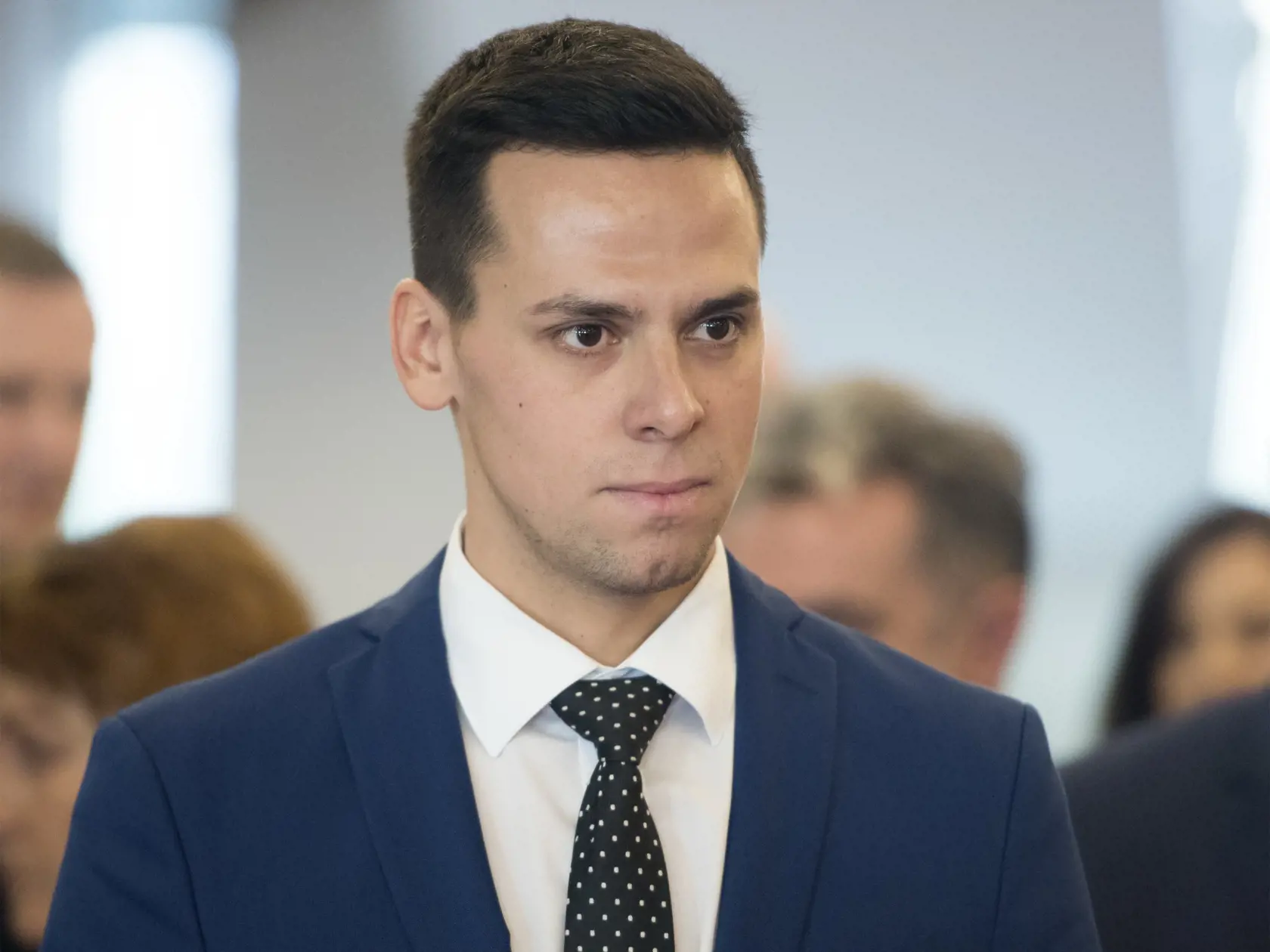 Na snímke bývalý televízny redaktor Kristián Čekovský počas predstavenia kandidačnej listiny OĽaNO do budúcoročných parlamentných volieb v Bratislave 3. decembra 2019. Čekovský kandiduje z 10. miesta. Kandidátku OĽaNO povedie pedagogička Mária Šofranko. Z čísla dva bude kandidovať odborník hnutia na obranu Jaroslav Naď, nasleduje bývalý policajný vyšetrovateľ Lukáš Kyselica. Líder hnutia Igor Matovič, ktorý bude kandidovať z posledného 150. miesta. FOTO TASR - Martin Baumann 