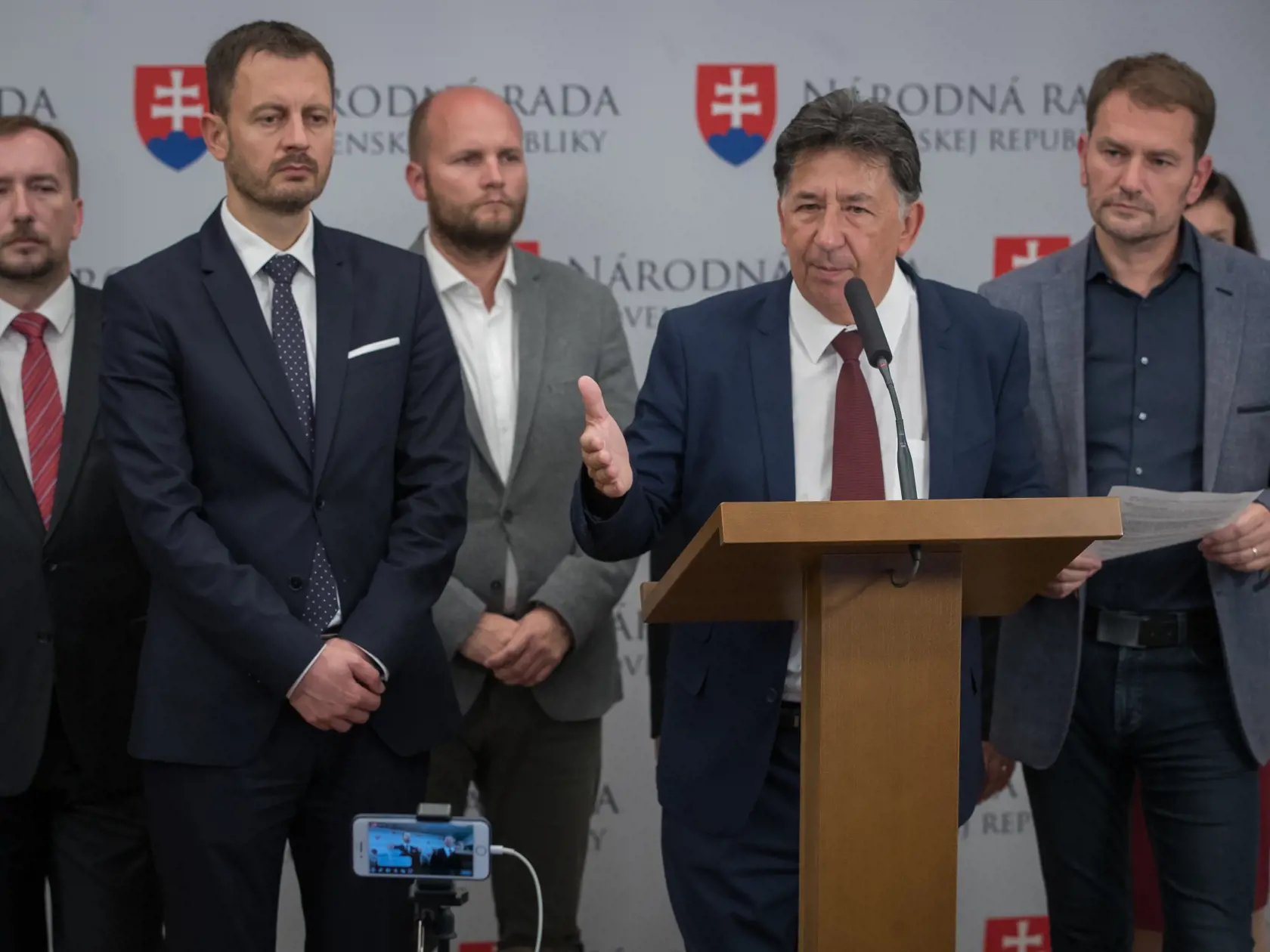 Tlačová beseda členov politickej strany OĽaNO k zverejnenej nahrávke spájanej s kauzou Gorila. Na snímke je Ján Budaj.