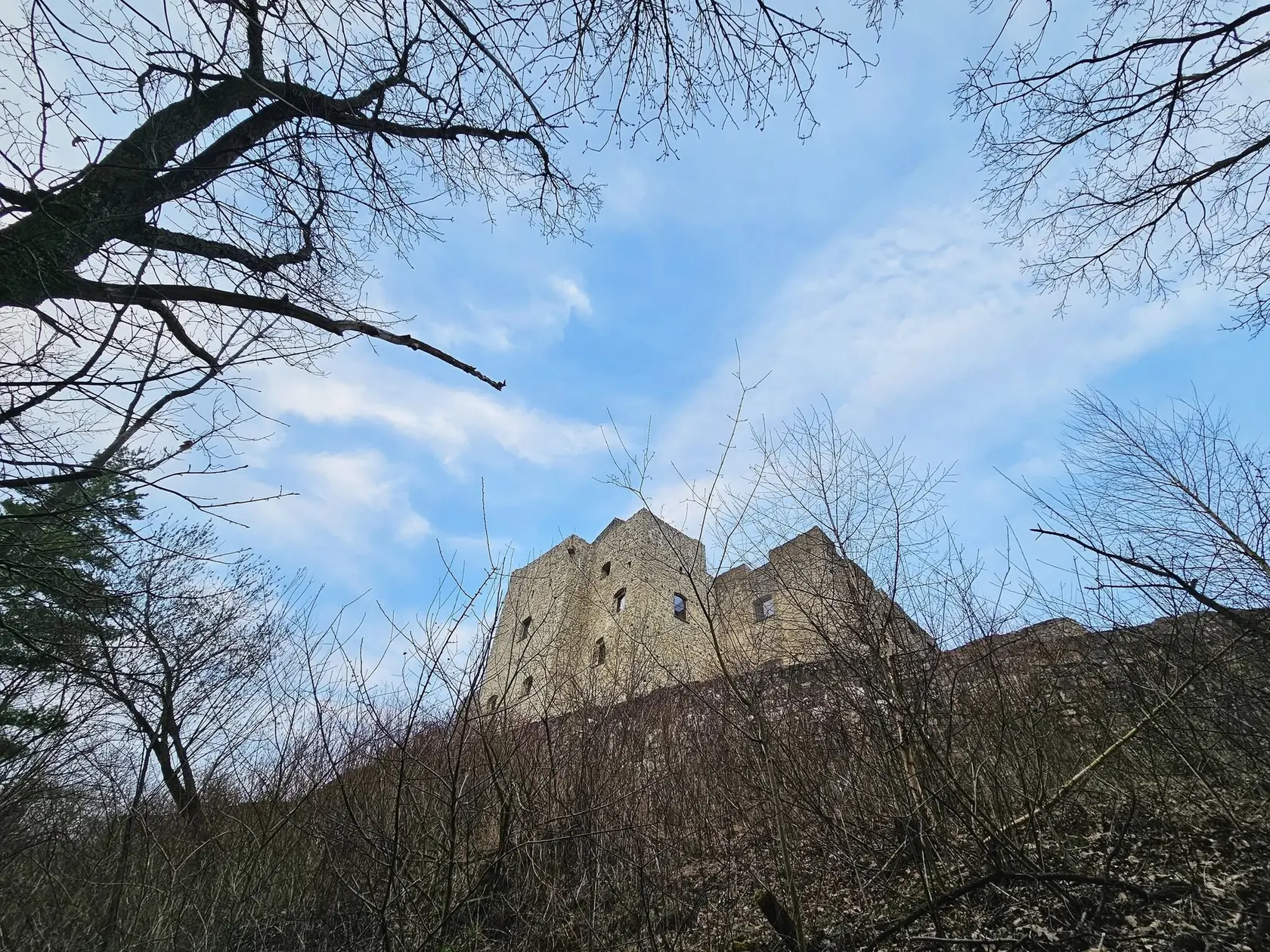 Hrad Strečno mala navštíviť aj herečka Jessica Biel.