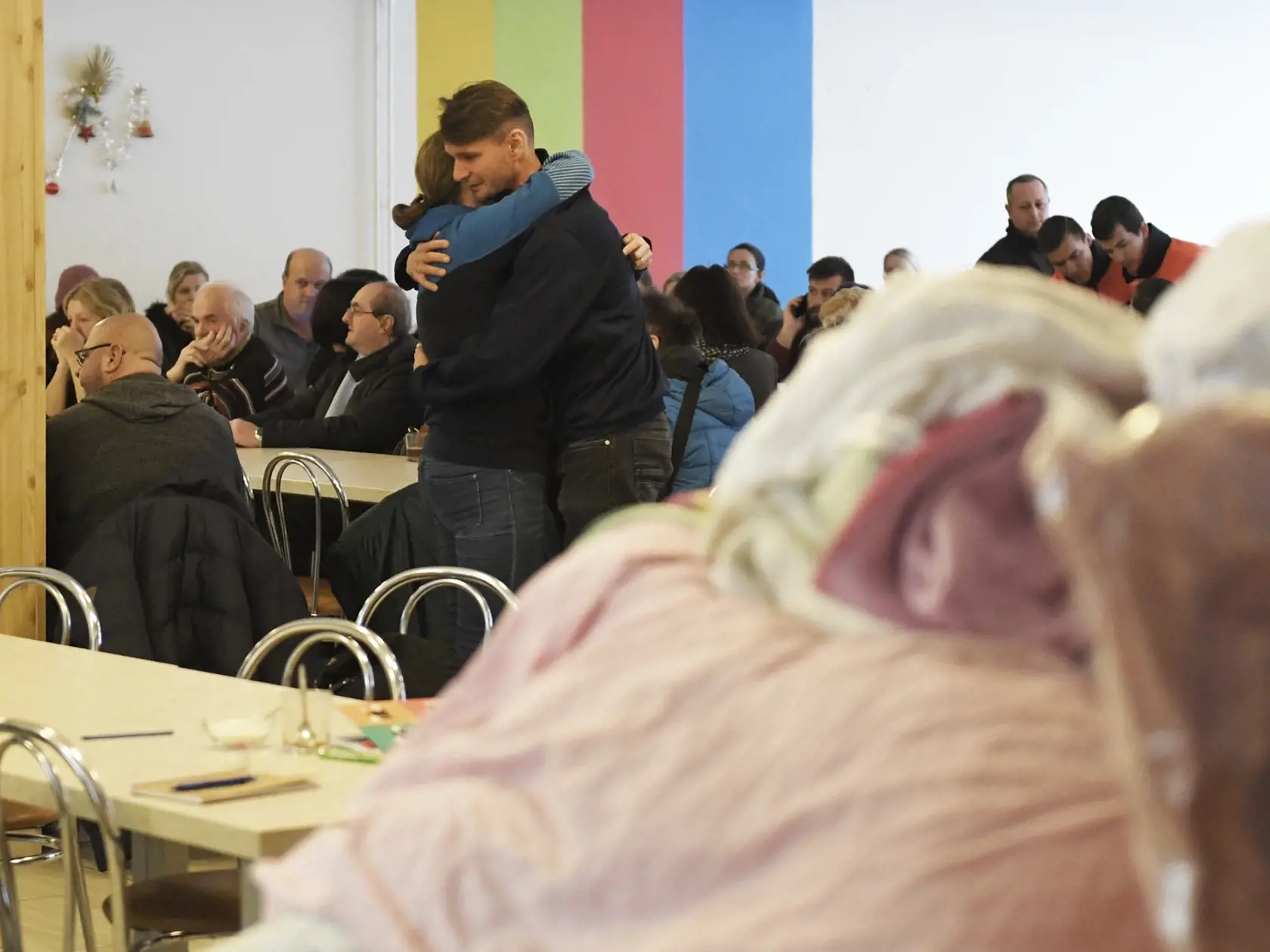Na snímke Centrum sociálneho zabezpečenia v priestoroch ZŠ Prostějovská v Prešove 7. decembra 2019. Centrum slúži pre ľudí zo zhoreného bytového domu. Požiar mal vzniknúť po výbuchu horných poschodí 12-podlažnej bytovky v piatok pred 12.15 h. Polícia zatiaľ potvrdila päť obetí, 40 ľudí bolo zranených.  FOTO TASR - František Iván