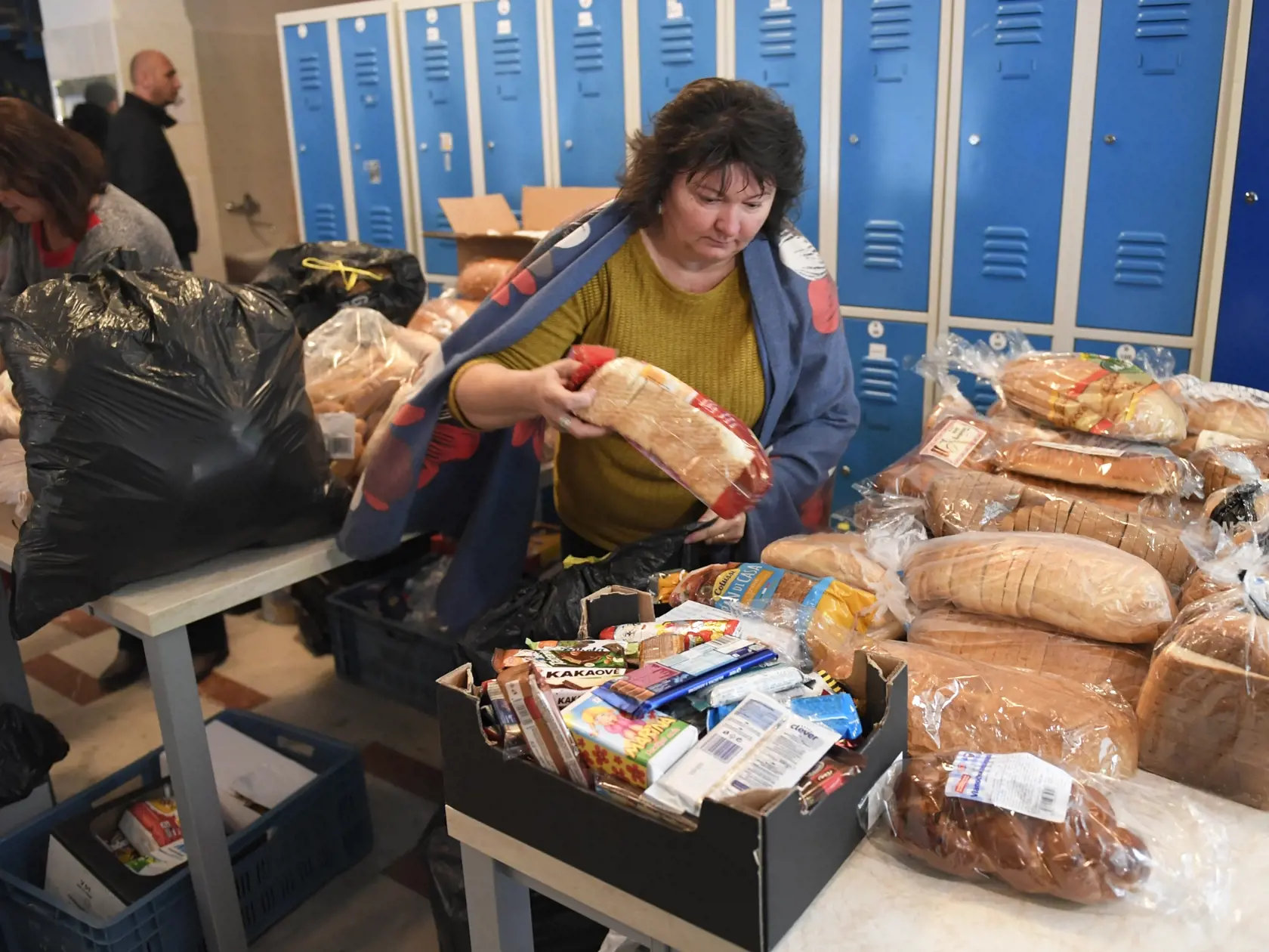 Na snímke Centrum sociálneho zabezpečenia v priestoroch ZŠ Prostějovská v Prešove 7. decembra 2019. Centrum slúži pre ľudí zo zhoreného bytového domu. Požiar mal vzniknúť po výbuchu horných poschodí 12-podlažnej bytovky v piatok pred 12.15 h. FOTO TASR - František Iván
