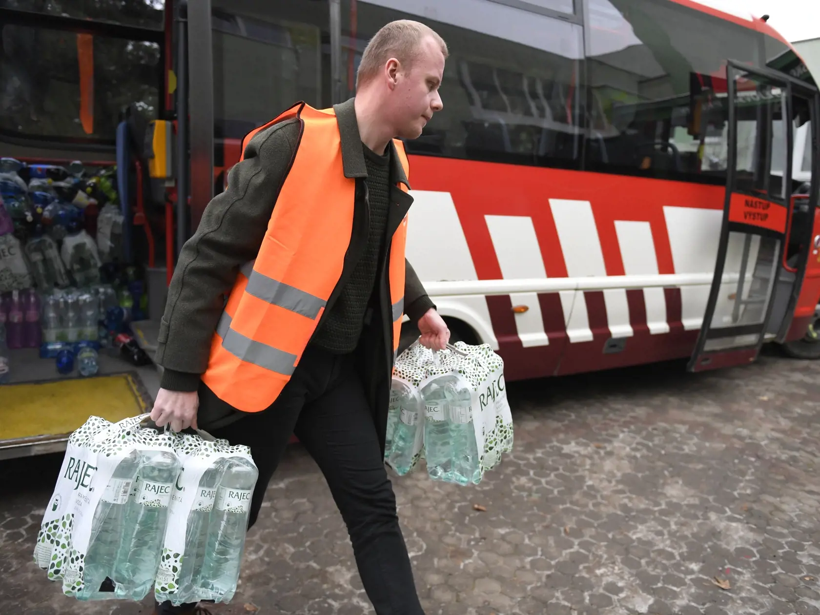 Na snímke Centrum sociálneho zabezpečenia v priestoroch ZŠ Prostějovská v Prešove 7. decembra 2019. Centrum slúži pre ľudí zo zhoreného bytového domu. Požiar mal vzniknúť po výbuchu horných poschodí 12-podlažnej bytovky v piatok pred 12.15 h. FOTO TASR - František Iván