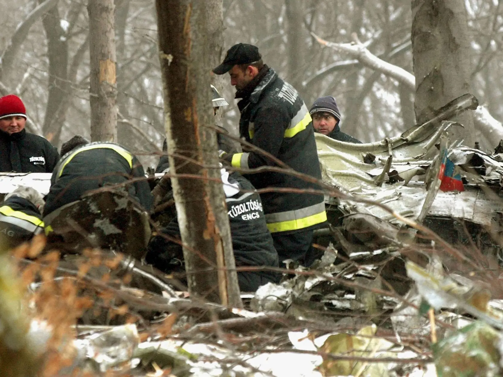 Hejce,19. január 2006: Pri páde vojenského lietadla AN-24 v Hejciach, ktoré sa vracalo z misie z Kosova, zahynulo 42 ľudí, prežil len jediný.