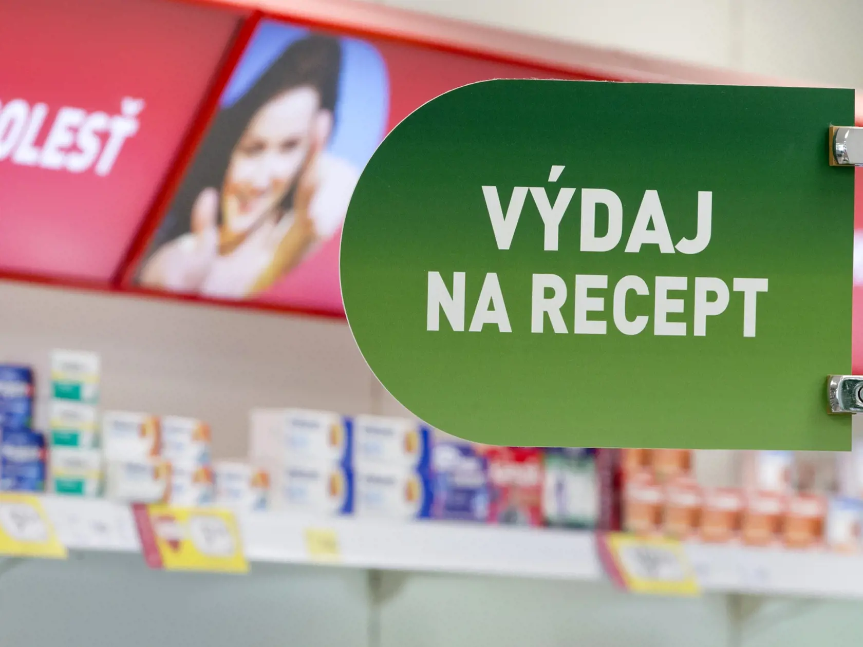 Zákon už teraz hovorí, že lieky môže vydávať len odborne spôsobilá osoba.