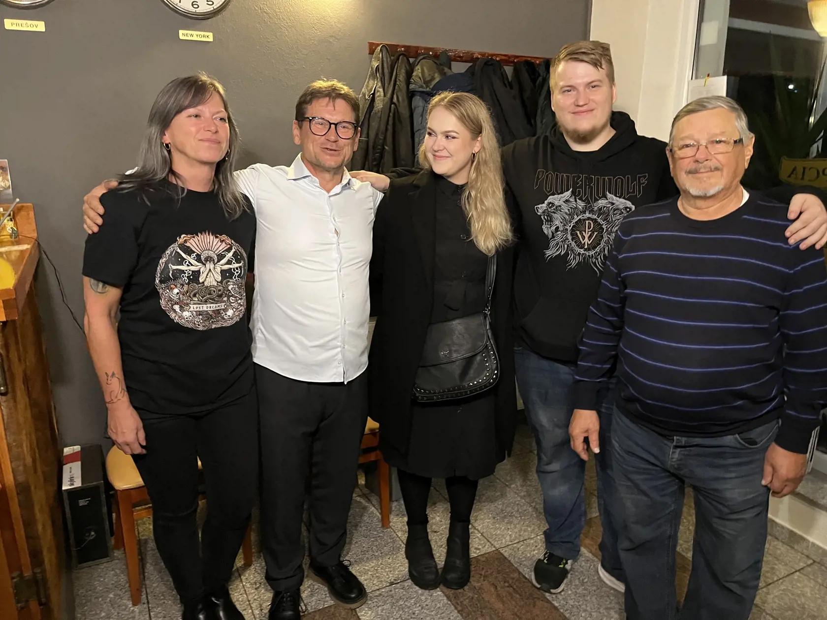 Nový primátor Prešova František Oľha s manželkou Saskiou, dcérou, synom a octom.