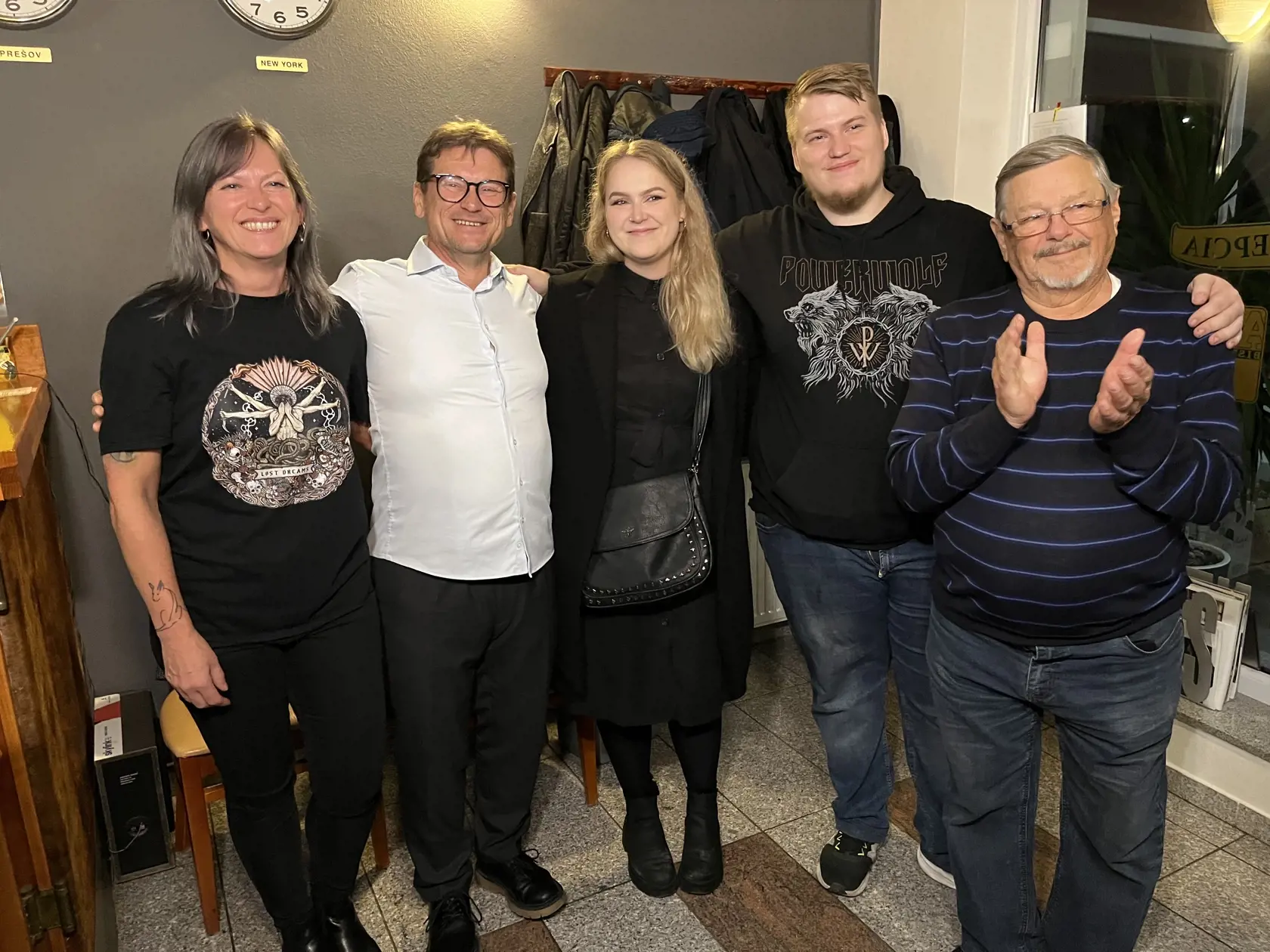 Eufória z víťazstva - František Oľha mal vo svojom slogane slovné spojenie "usmievavý Fero" a na jeho voličov to zabralo.