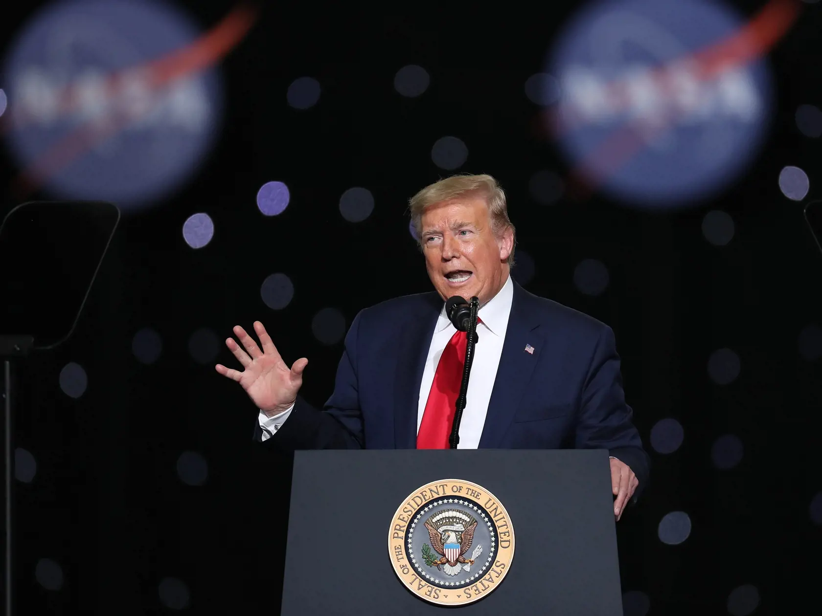 Elon Musk a jeho firma SpaceX prepísala históriu. Po prvýkrát sa v rámci súkromného letu dostala do vesmíru ľudská posádka.